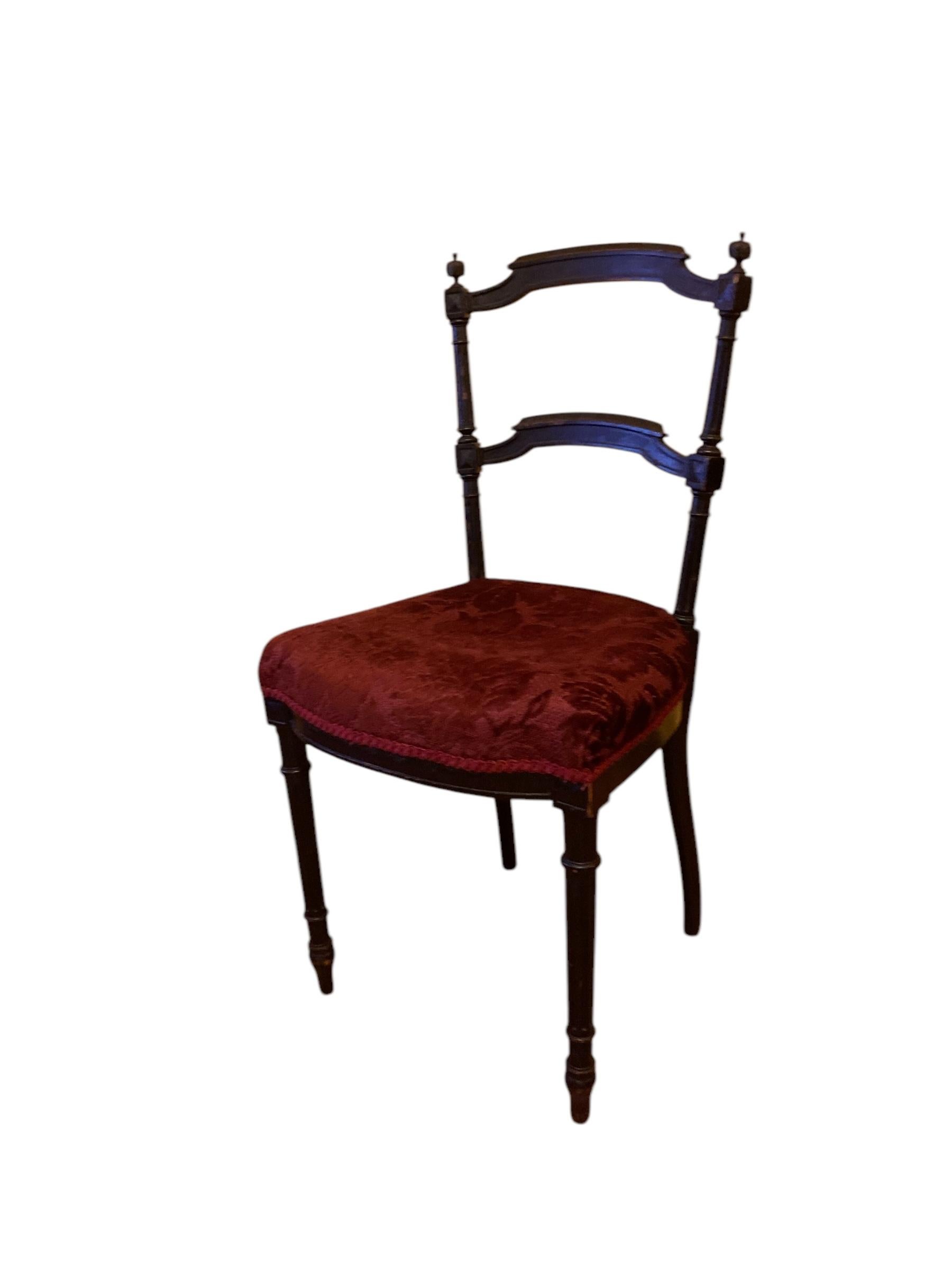 XIXe siècle Chaise d'appoint Napolean III ancienne, tapisserie en velours rouge bordeaux en vente