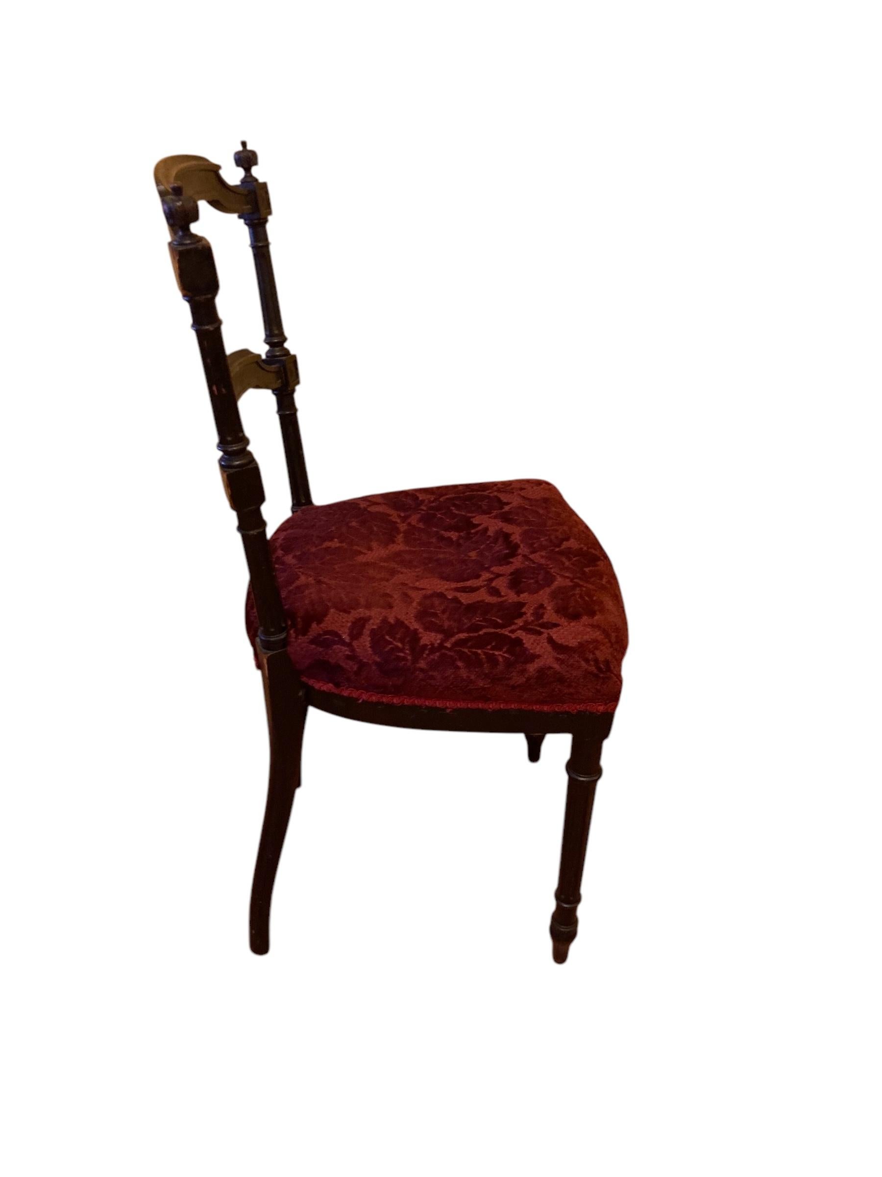 Chaise d'appoint Napolean III ancienne, tapisserie en velours rouge bordeaux en vente 2