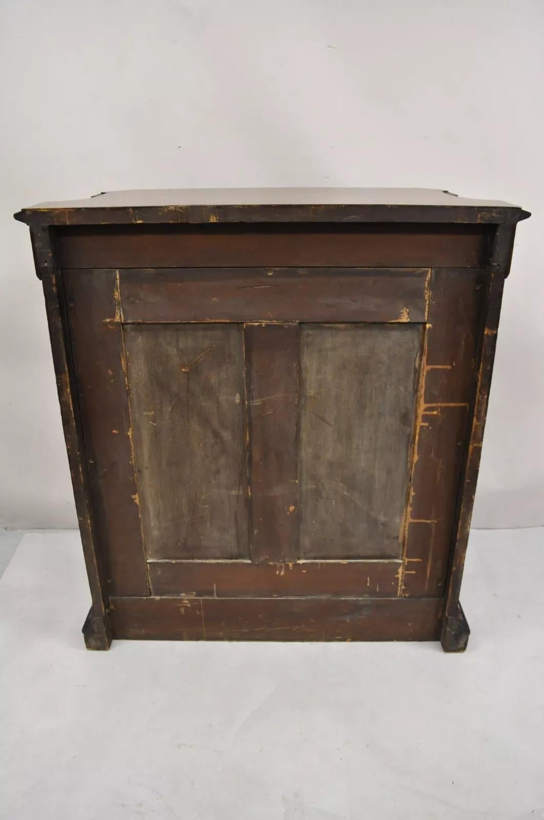 Ancienne armoire à 2 portes en ronce de noyer Napoléon III avec plaques de bronze en vente 4
