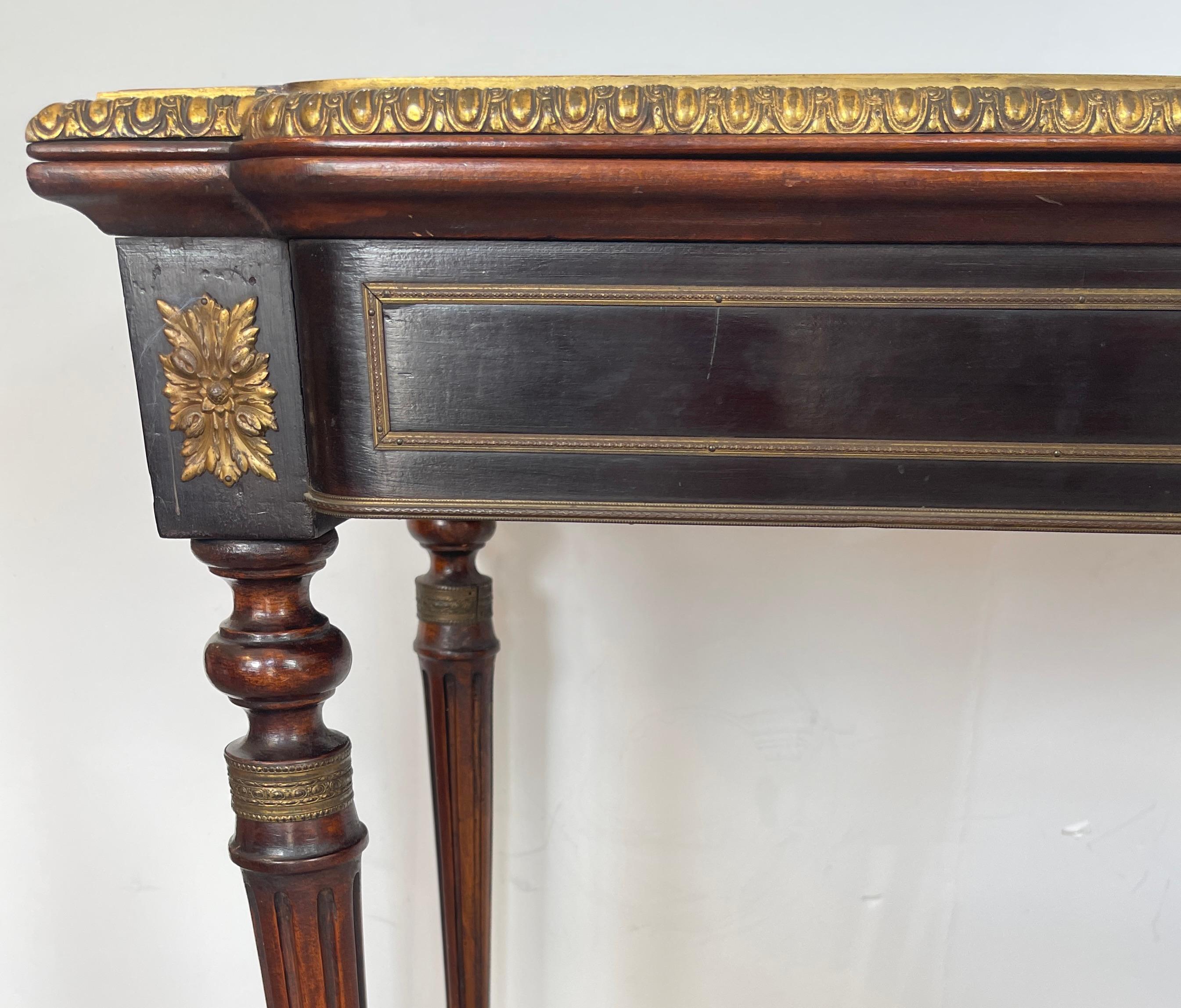 Milieu du XIXe siècle Ancienne table à cartes, console, Napoléon III, en Wood Foldes ébonisé en vente