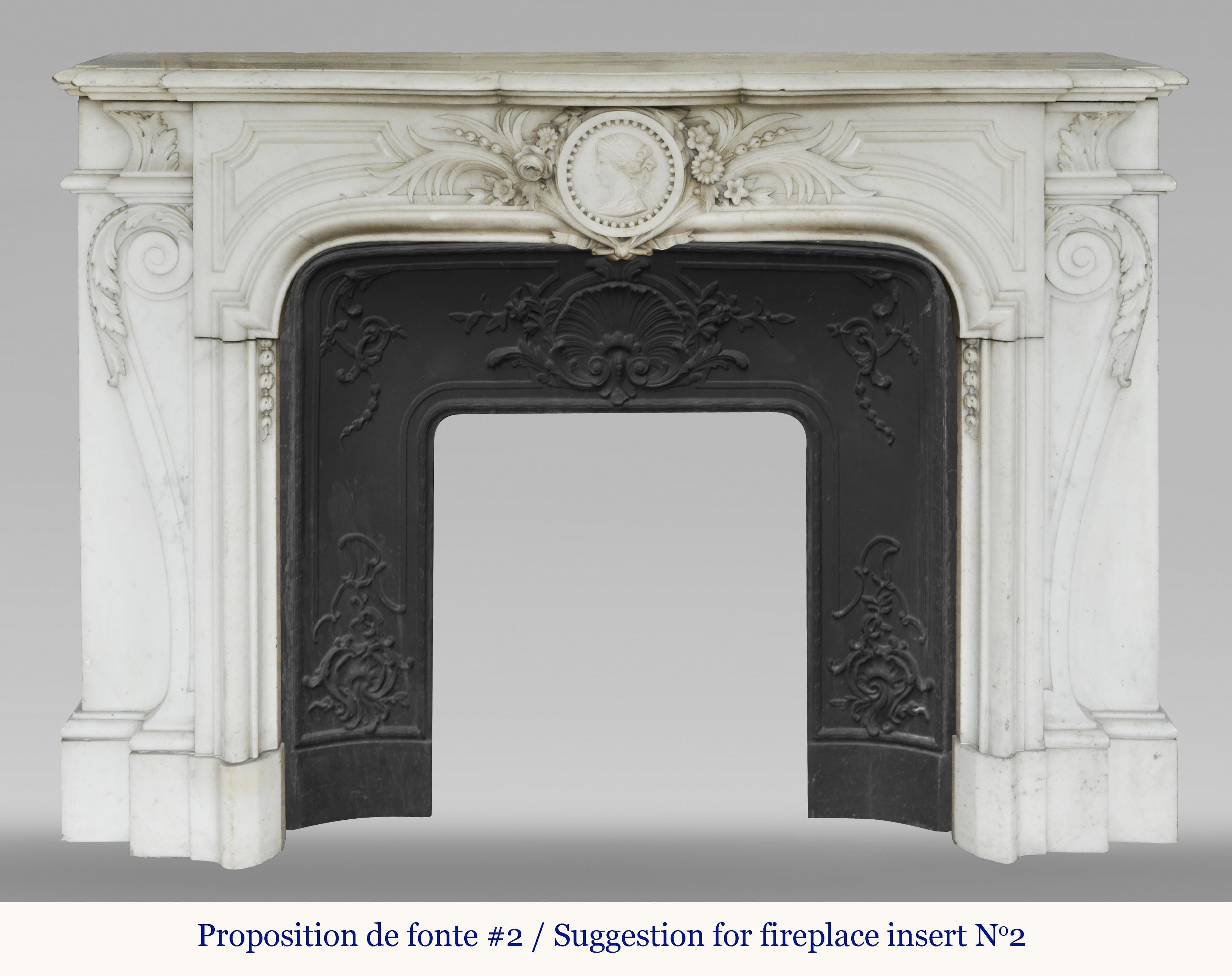 Antique Napoleon III fireplace with a woman's profile decoration in a medallion For Sale 9