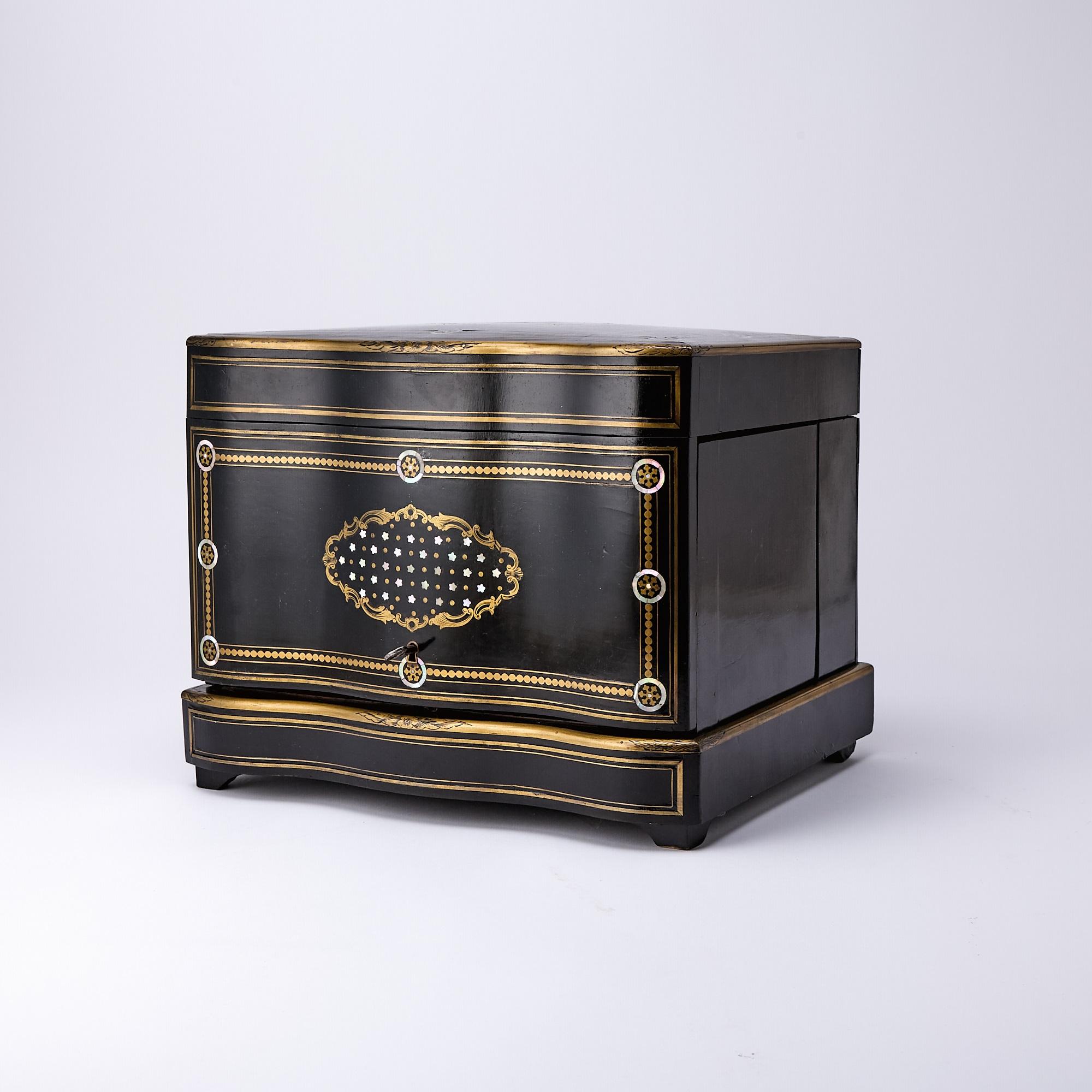 19th Century Antique Napoleon III French Liquor Cellar/ Liqueur Box/ Glass Decanters / 1830 For Sale
