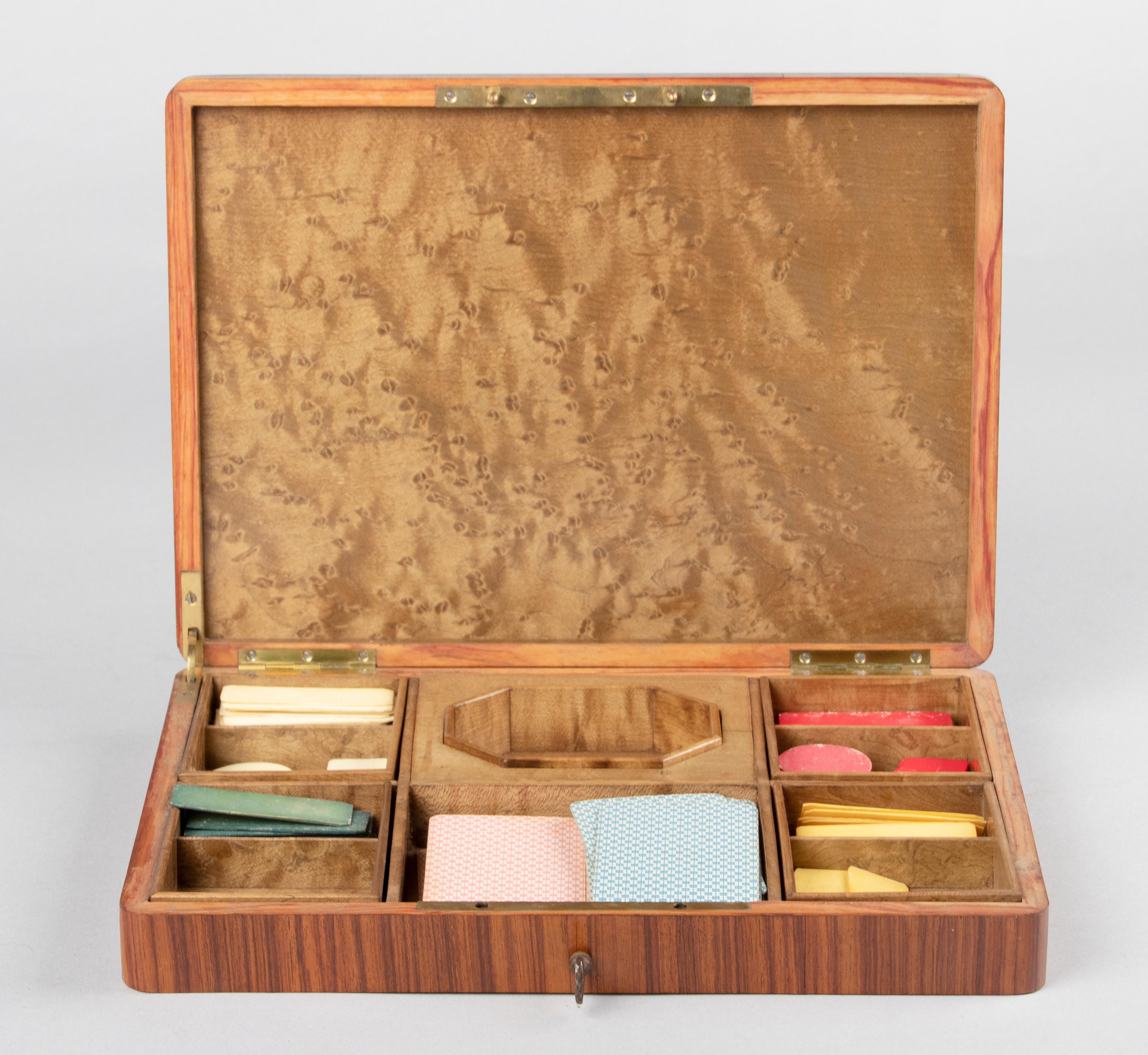 Antique Napoleon III Game box with Brass and Burl Wood Marquetry In Good Condition For Sale In Casteren, Noord-Brabant