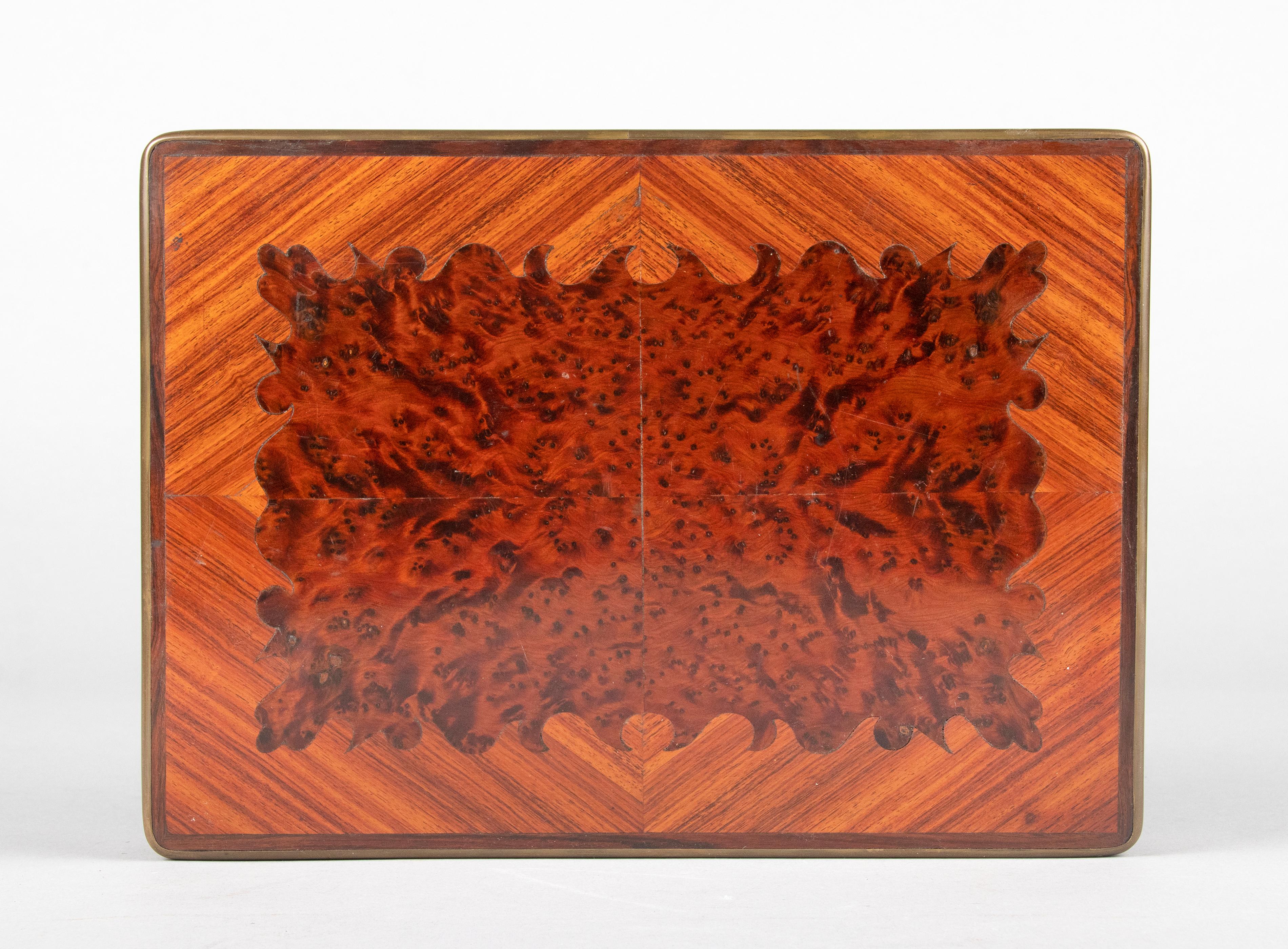 Marqueterie Boîte de jeu ancienne Napoléon III en laiton et marqueterie de bois de ronce en vente