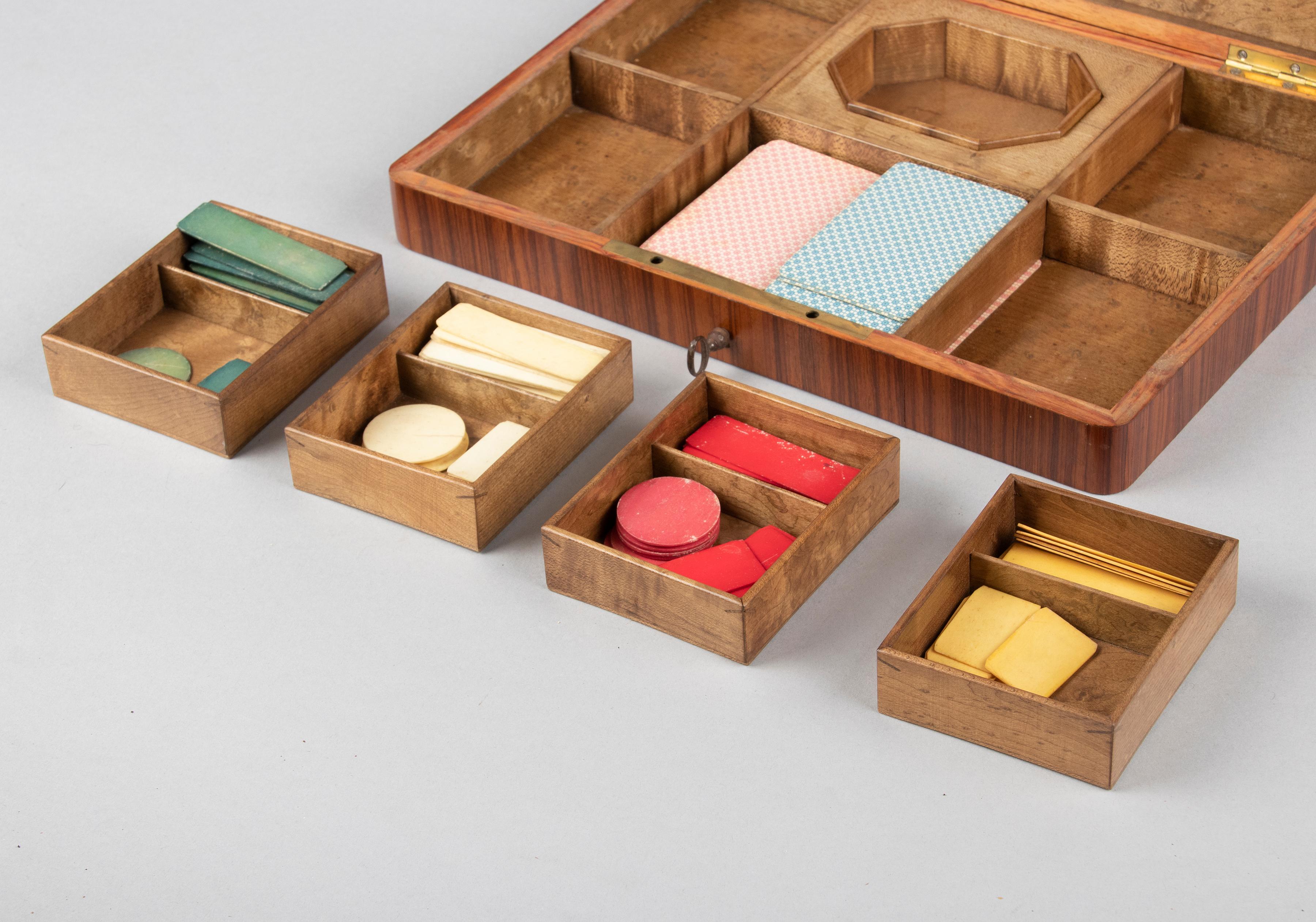 Fin du XIXe siècle Boîte de jeu ancienne Napoléon III en laiton et marqueterie de bois de ronce en vente