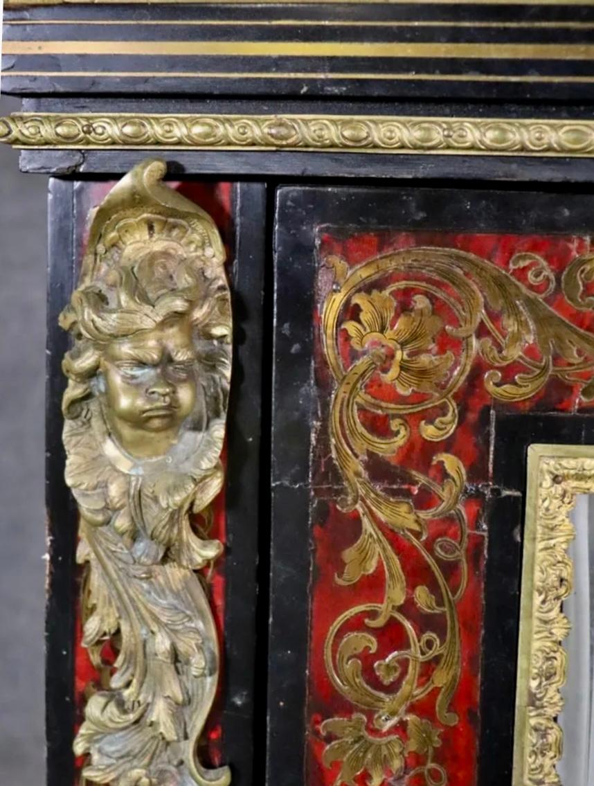 Français Antiquité Napoléon III Bronze doré Boulle Cabinet à dessus de marbre en vente
