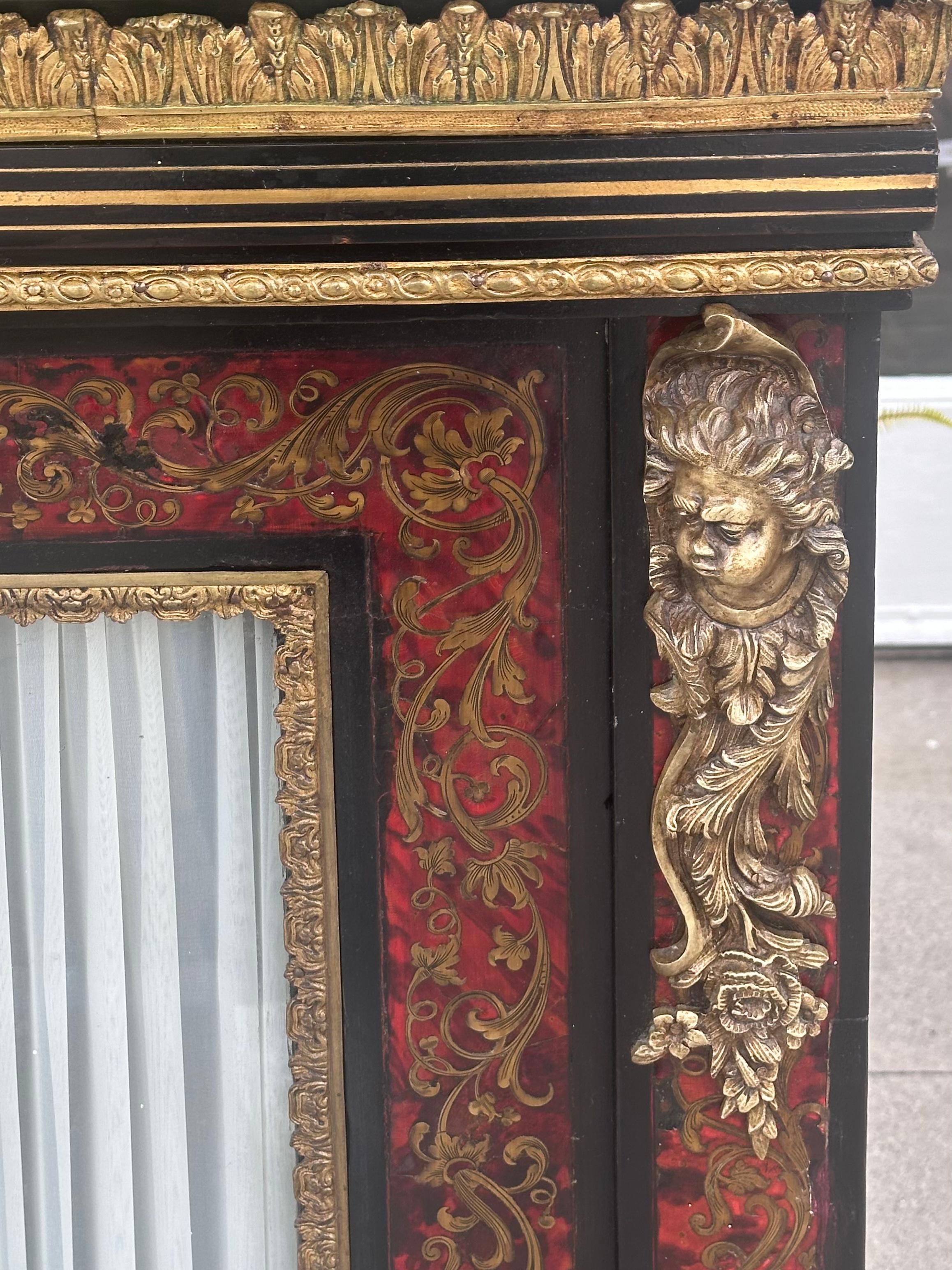 Antiquité Napoléon III Bronze doré Boulle Cabinet à dessus de marbre en vente 3