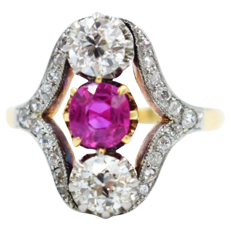 Antiker Ring aus Gold und Platin mit Diamanten und Rubinen aus der Zeit Napoleons III. im Angebot