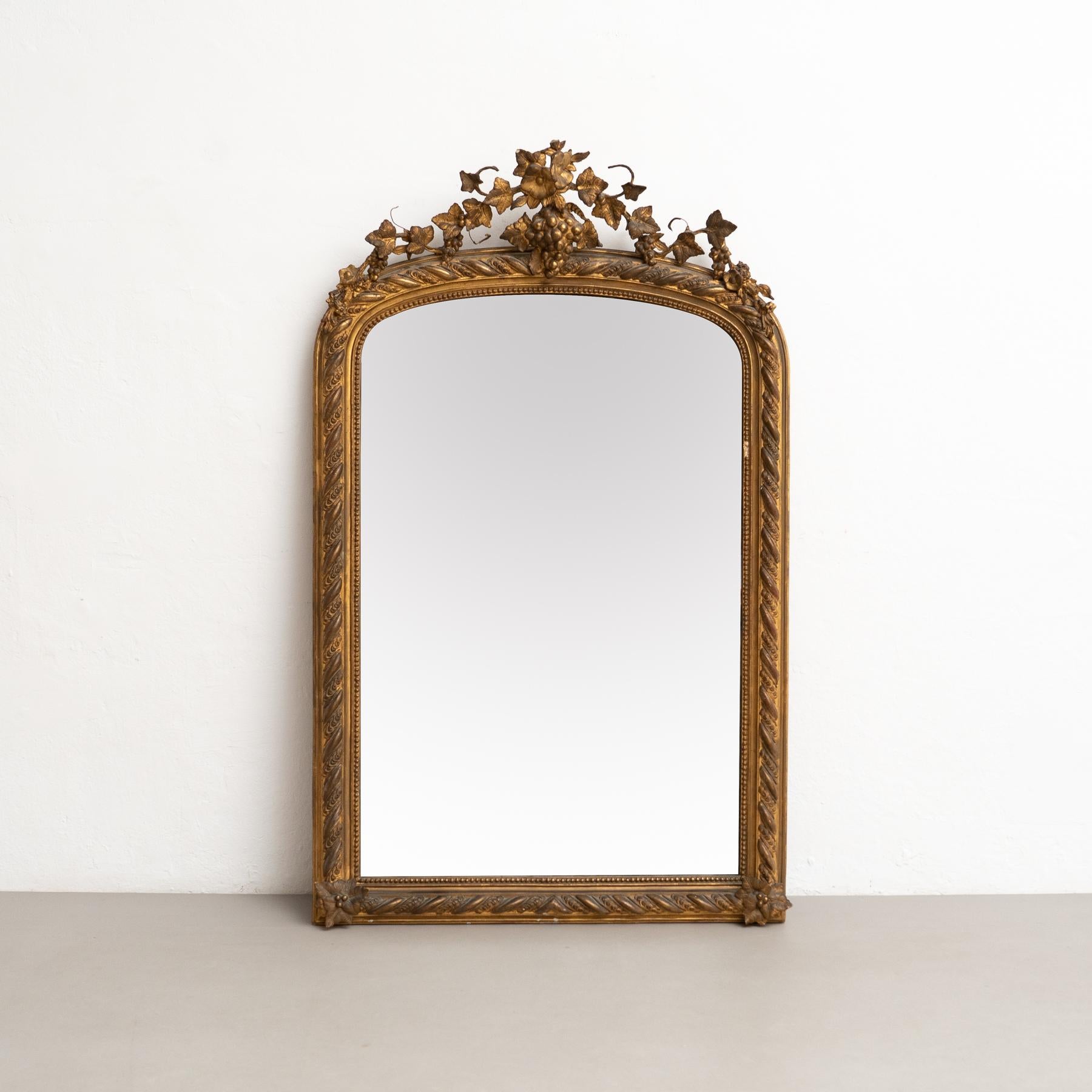 Antique Napoleon III Style Gilded Wood and Stucco Mirror, Early 20th Century

Enhance your decor with the timeless magnificence of this antique Napoleon III style mirror, boasting a lavish frame crafted from gilded wood and stucco, dating back to