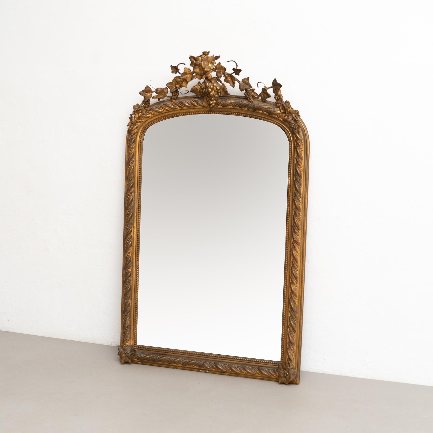 Antique Napoleon III Style Gilded Wood and Stucco Mirror, Early 20th Century In Fair Condition For Sale In Barcelona, ES