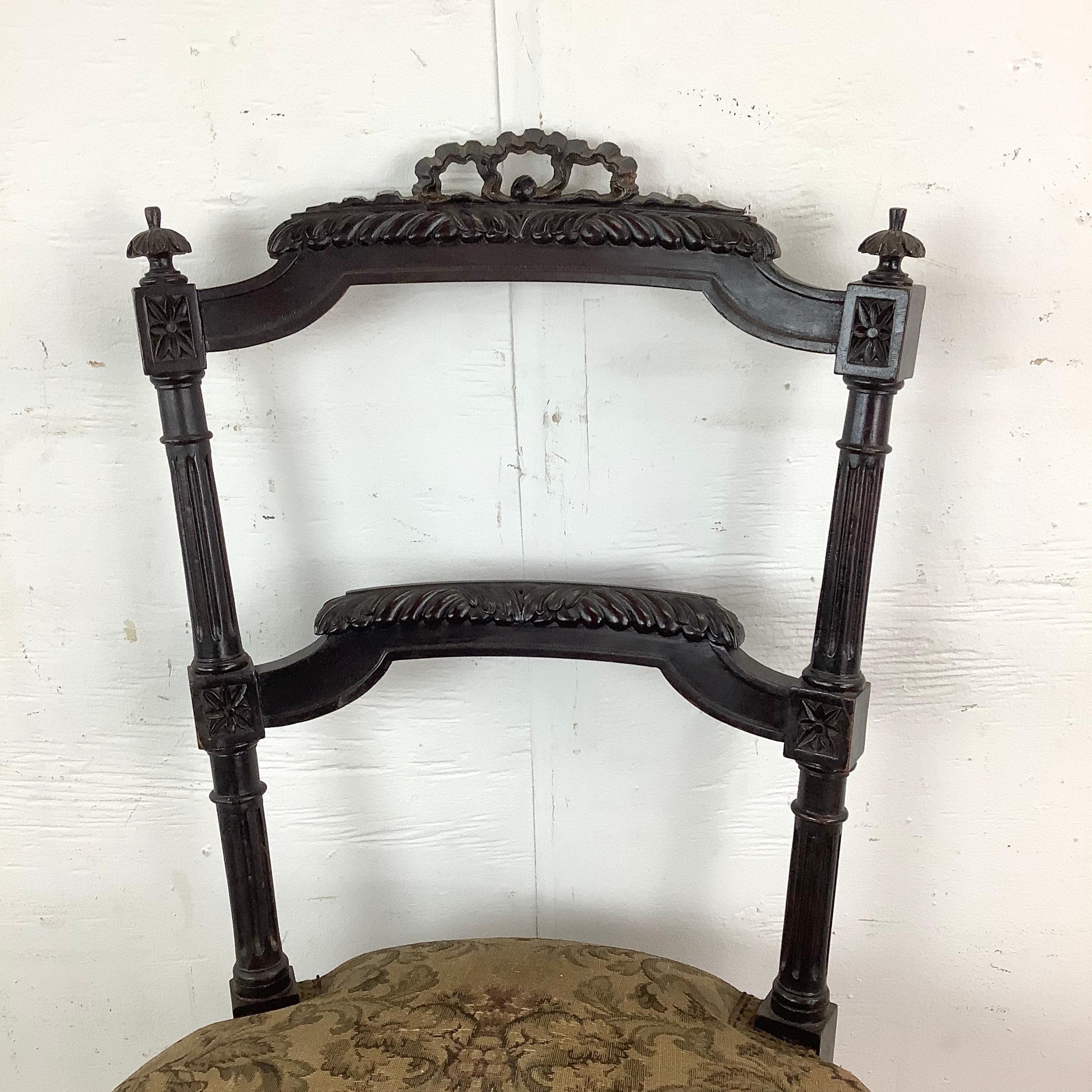 Chaise d'appoint ancienne de style Napoléon III État moyen - En vente à Trenton, NJ