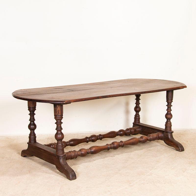 Espagnol Table de salle à manger coloniale espagnole ancienne en bois de Narra en vente