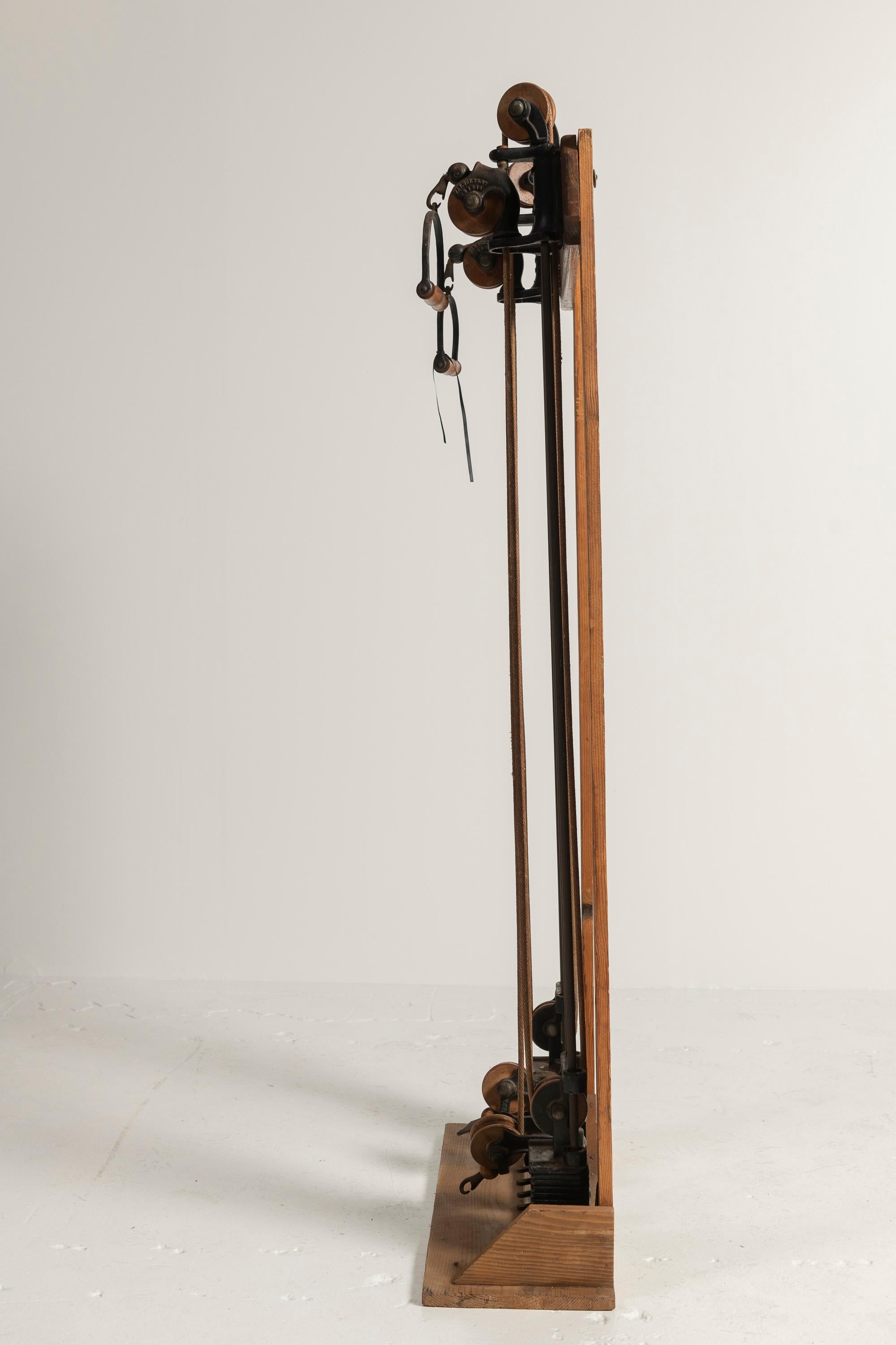Antike Narragansett Machine Company montbares Gewichtsmaschine, 1920er Jahre, USA (Frühes 20. Jahrhundert) im Angebot