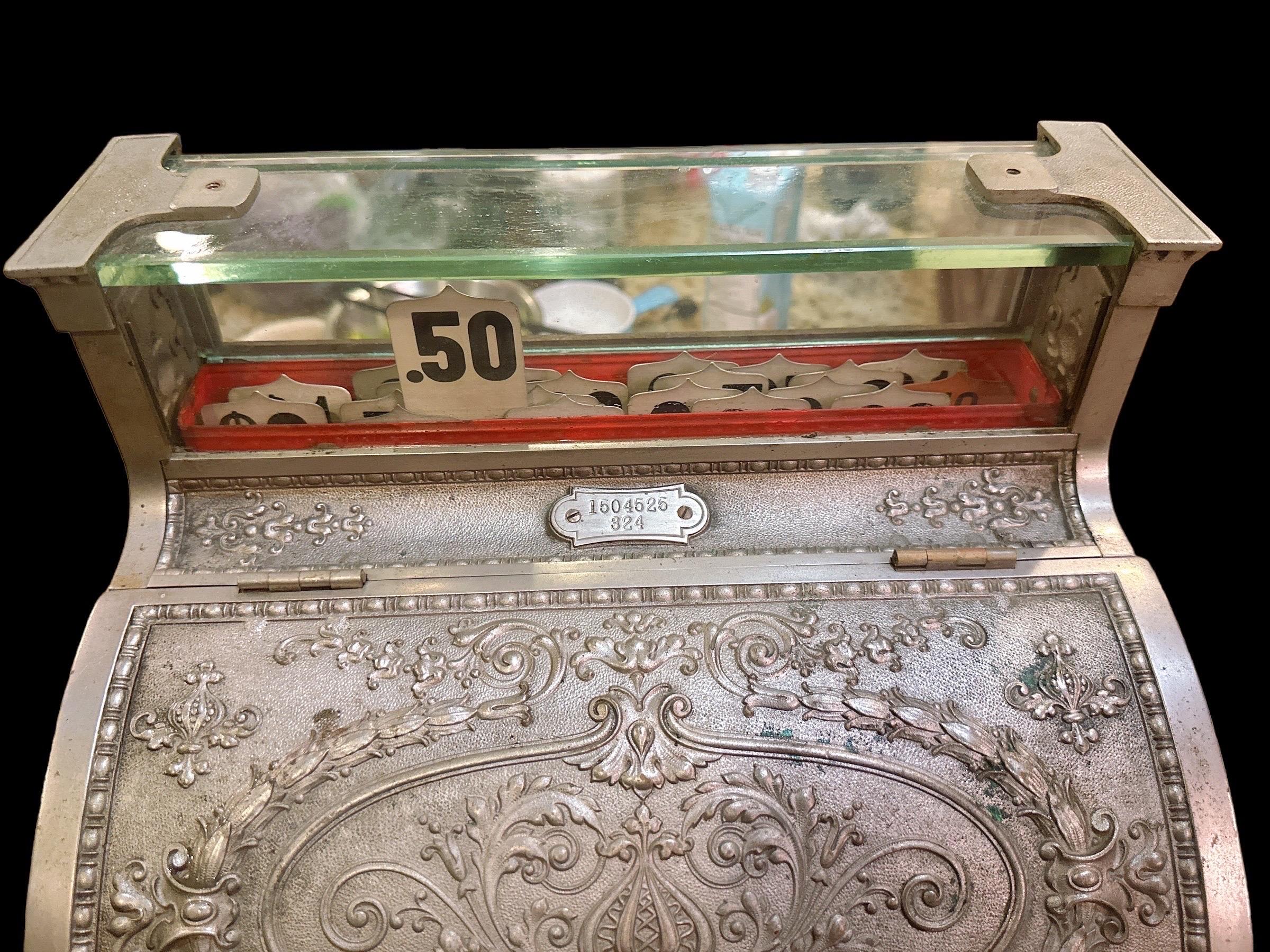 Antikes nationales Cashier-Regal mit Schlüssel im Angebot 8