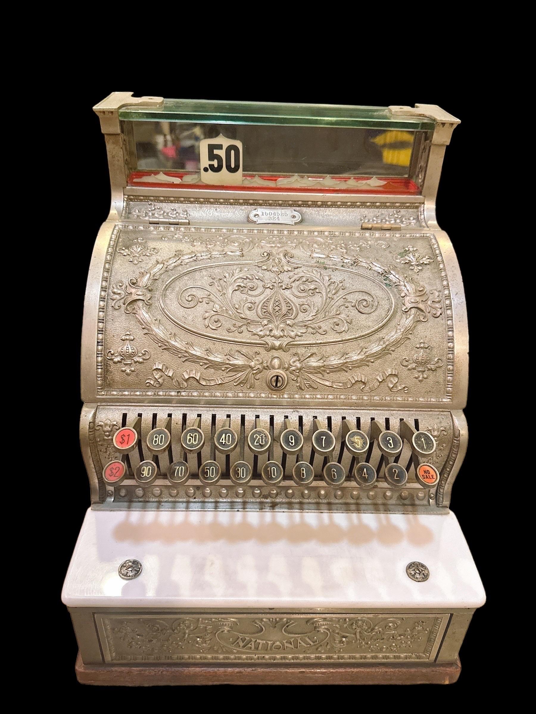 Antikes nationales Cashier-Regal mit Schlüssel (Amerikanische Klassik) im Angebot