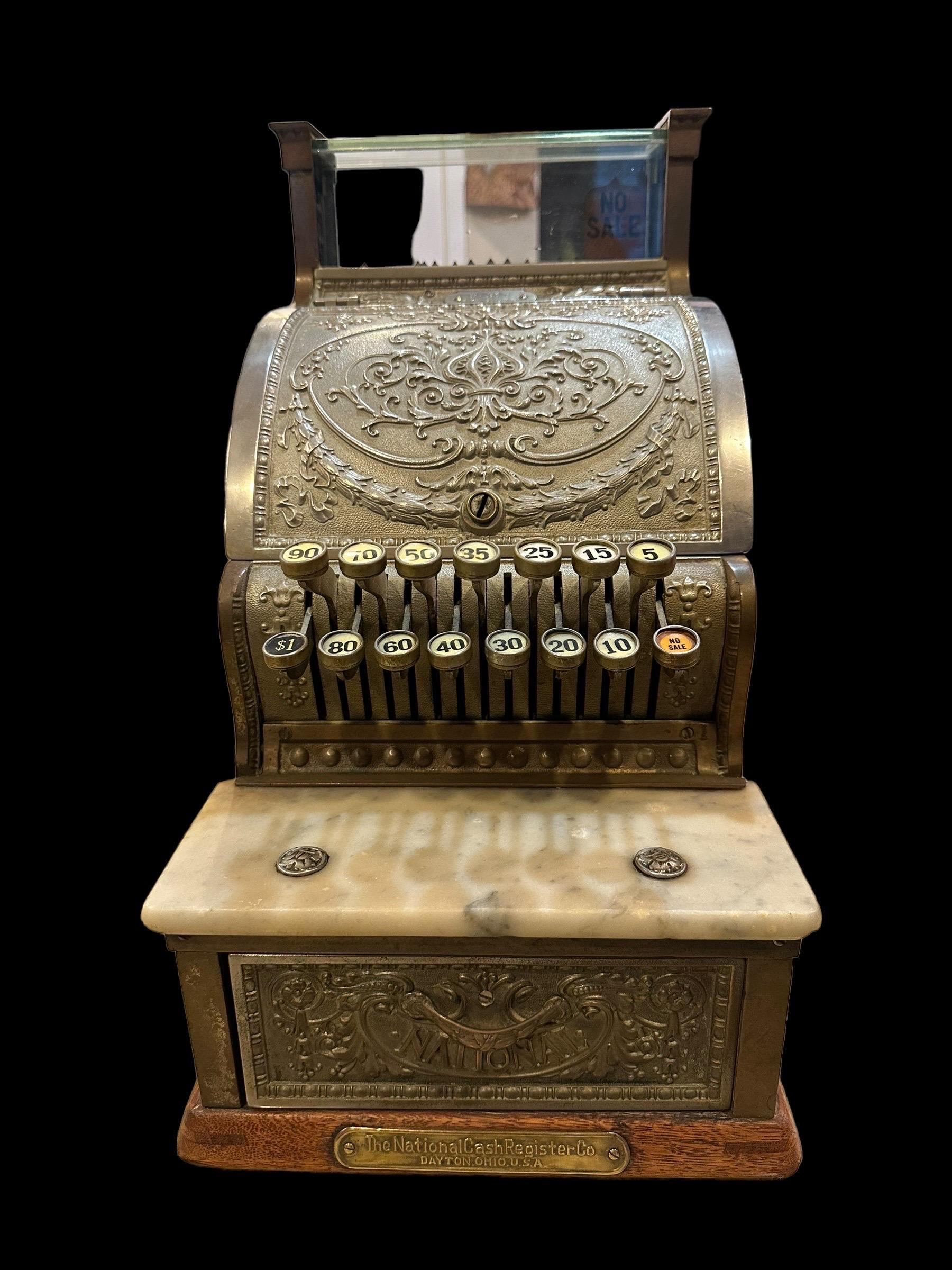 Ancienne caisse enregistreuse nationale avec la clé en vente 2