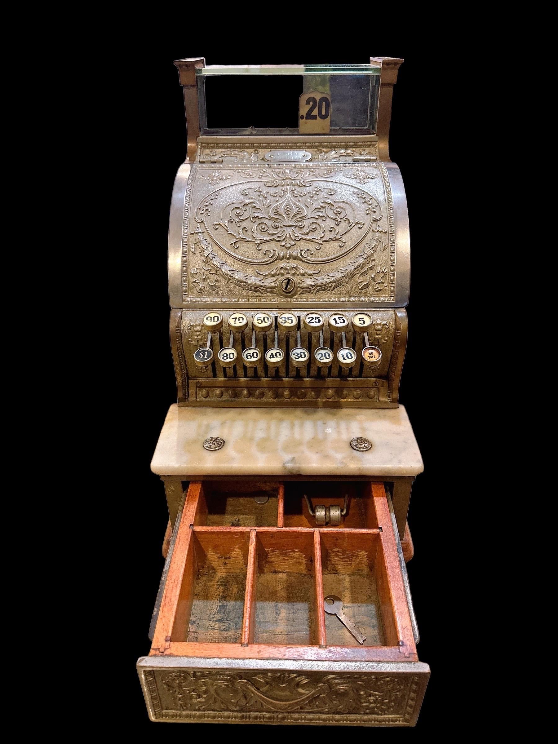 Ancienne caisse enregistreuse nationale avec la clé en vente 7