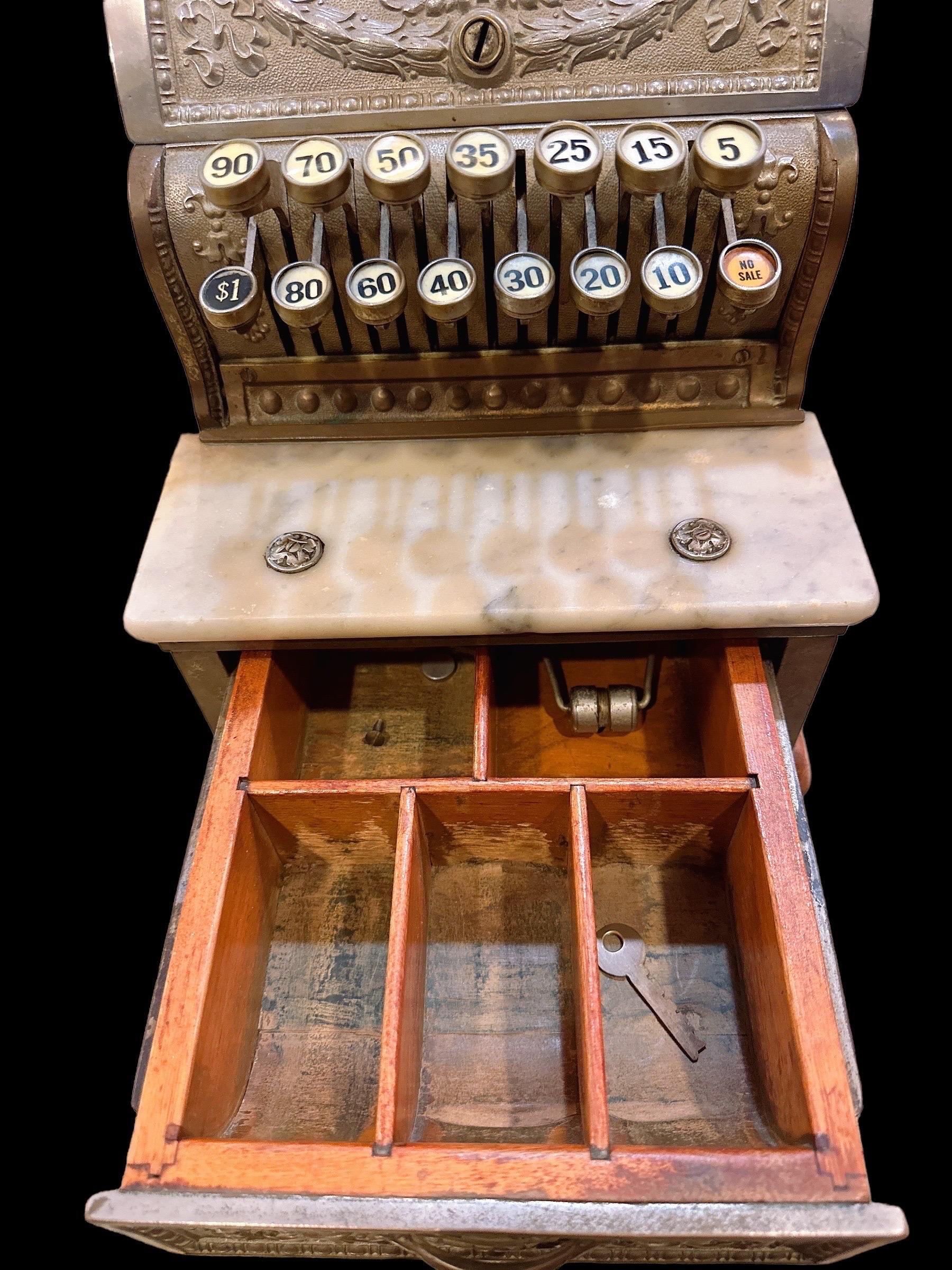 Ancienne caisse enregistreuse nationale avec la clé en vente 8