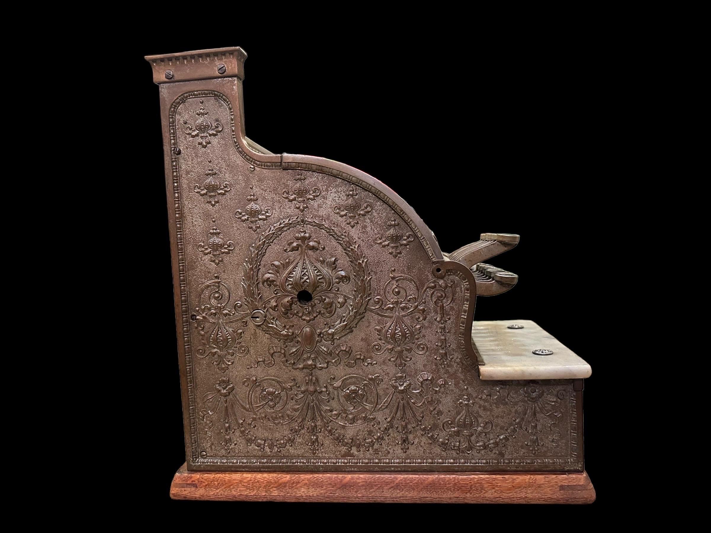 Ancienne caisse enregistreuse nationale avec la clé en vente 9