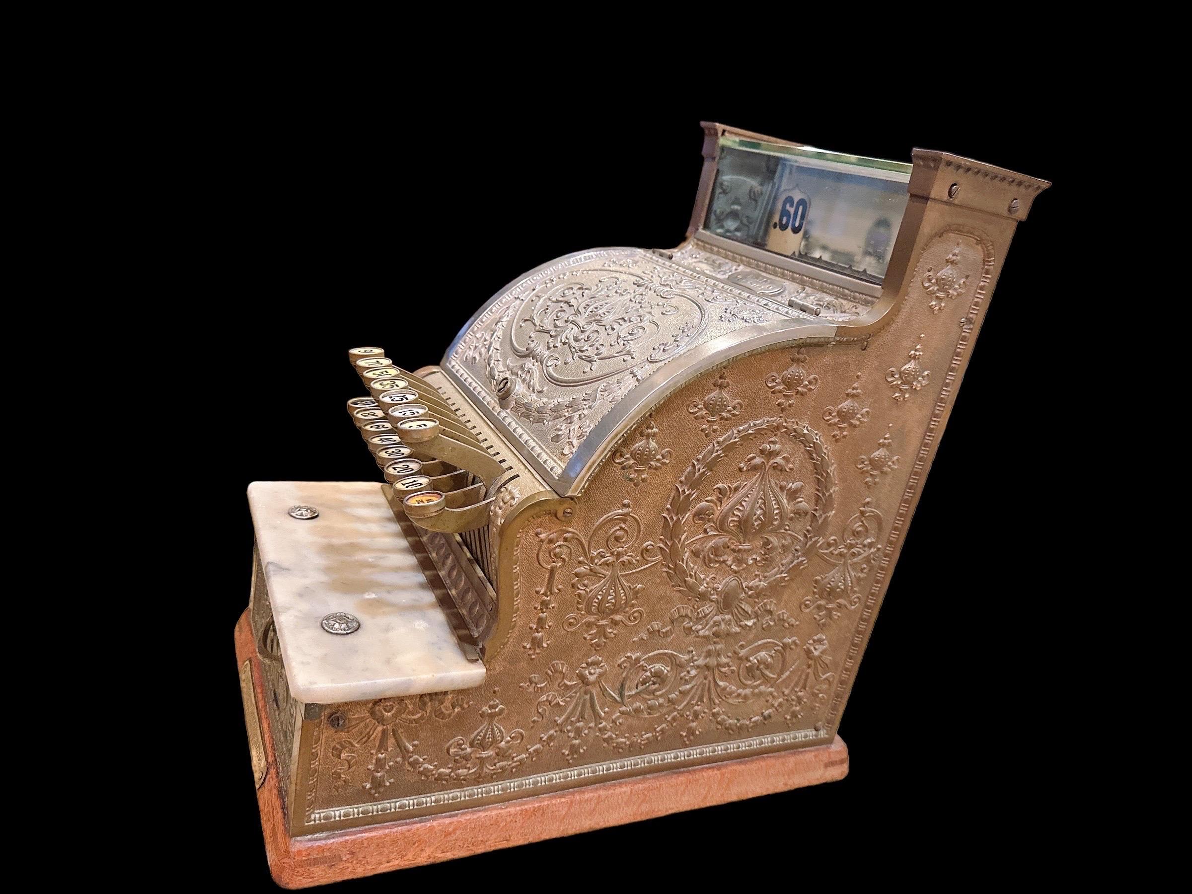 Ancienne caisse enregistreuse nationale avec la clé Bon état - En vente à Brea, CA