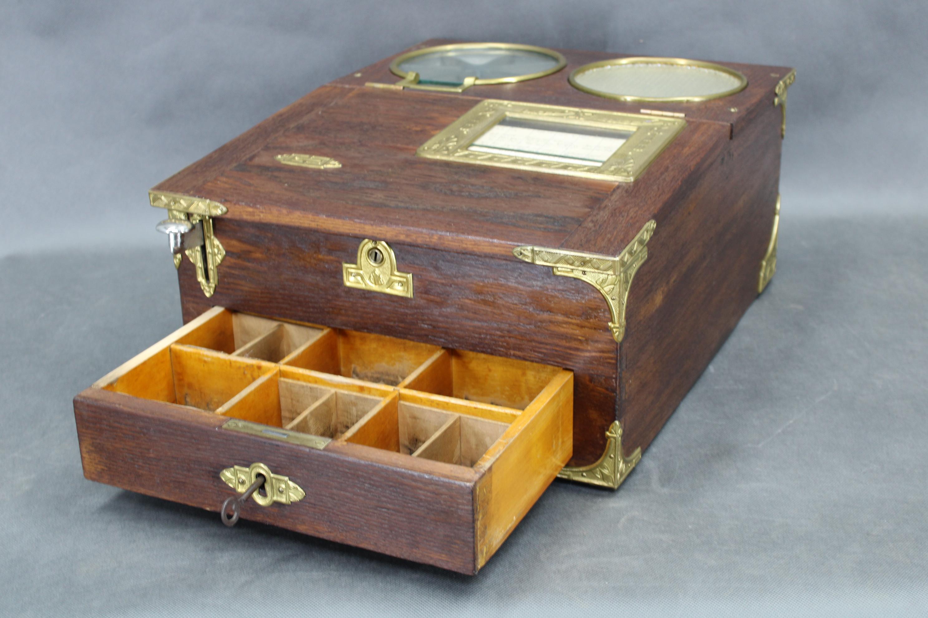 Antigua caja registradora nacional de madera en Bueno estado para la venta en Praha, CZ