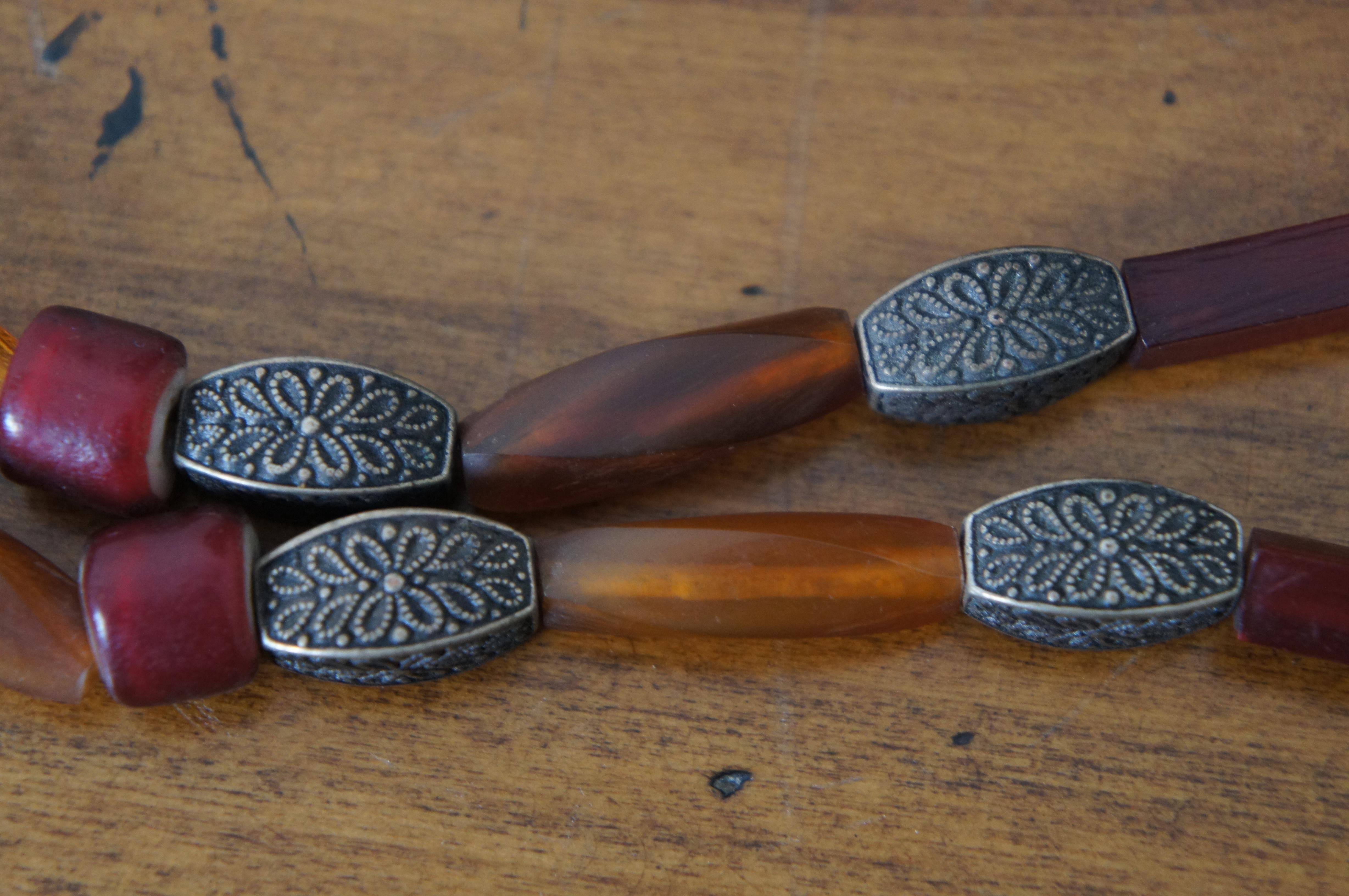 Bakélite Antique Native American Bakelite Bead Bird Claw Talon Pendant Statement Necklac en vente