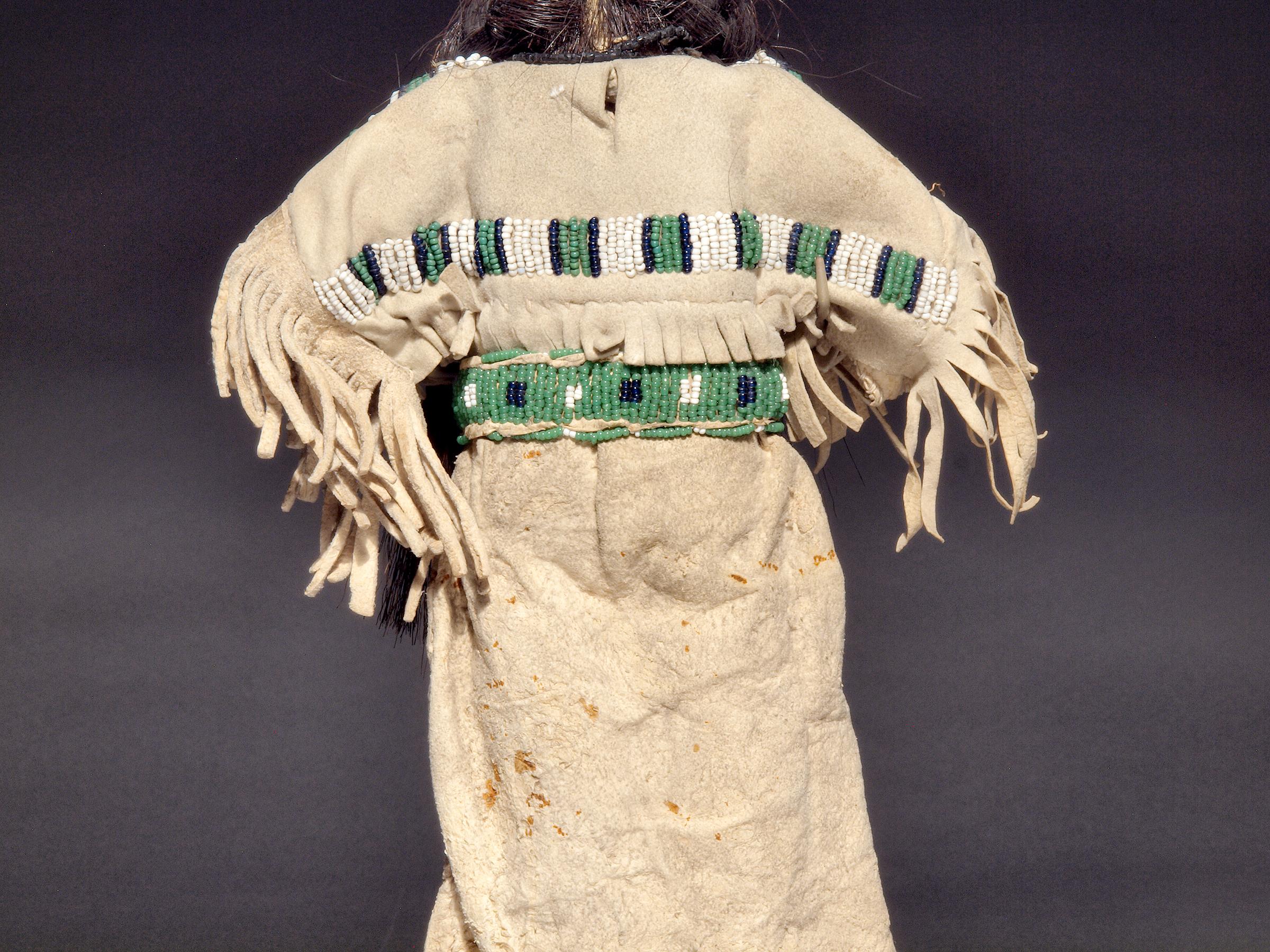 Hide Antique Native American Doll, Sioux 'Plains Indian', 19th Century For Sale