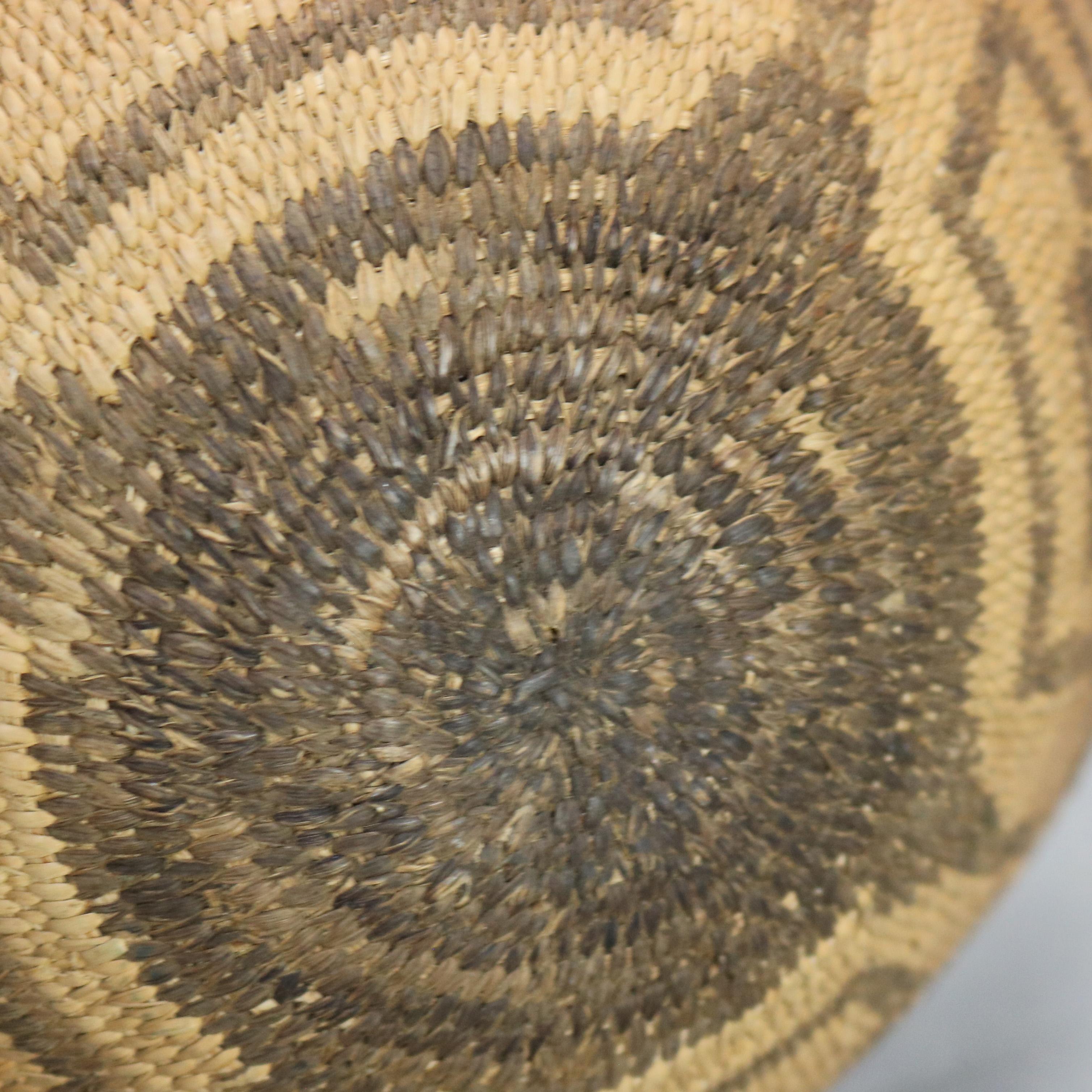 20ième siècle Antique Panier en roseau tressé Native American Indian Southwest Navajo C1900 en vente