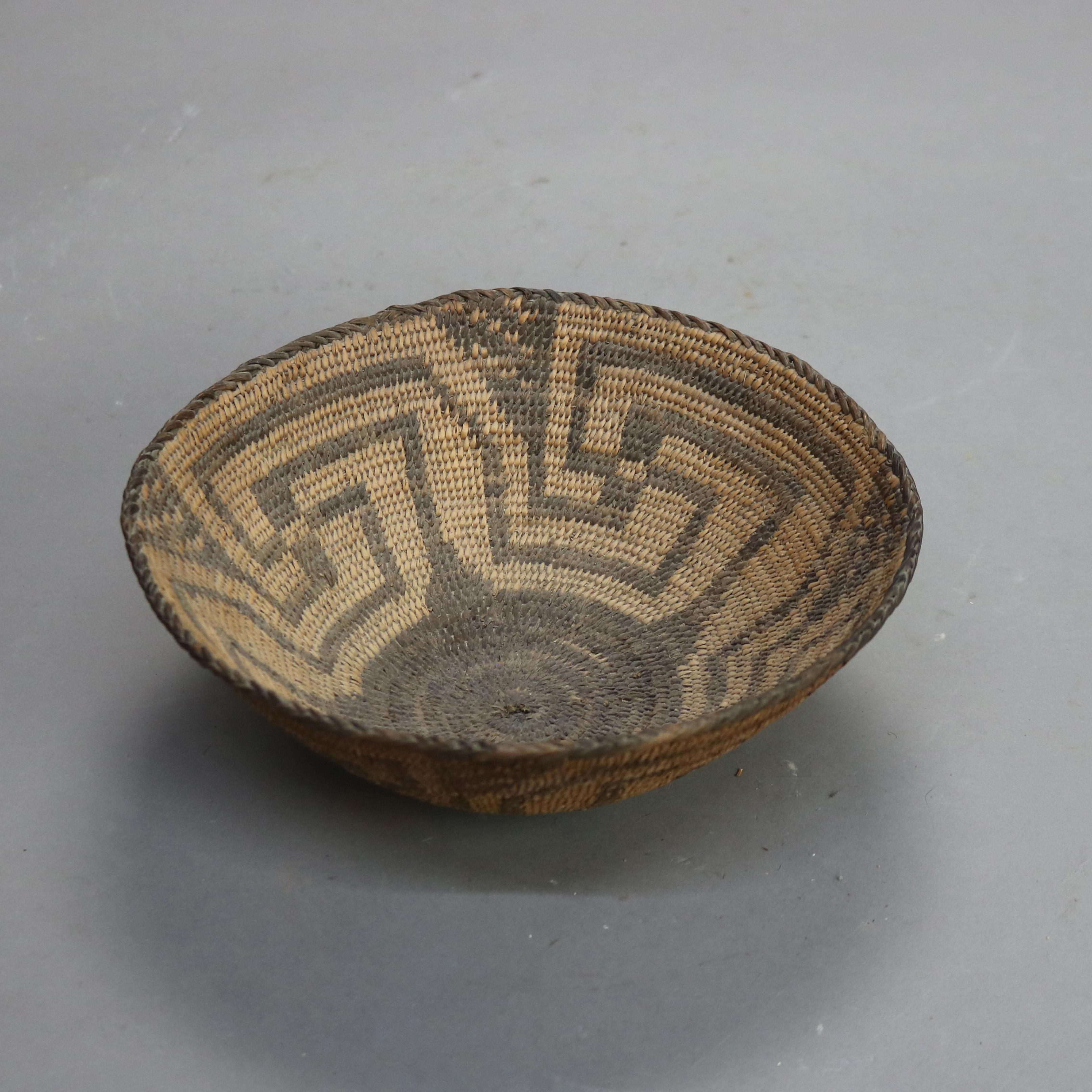 Roseau Antique Panier en roseau tressé Native American Indian Southwest Navajo C1900 en vente