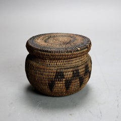 Antique Native American Indian Southwest Navajo Woven Reed Lidded Basket C1920