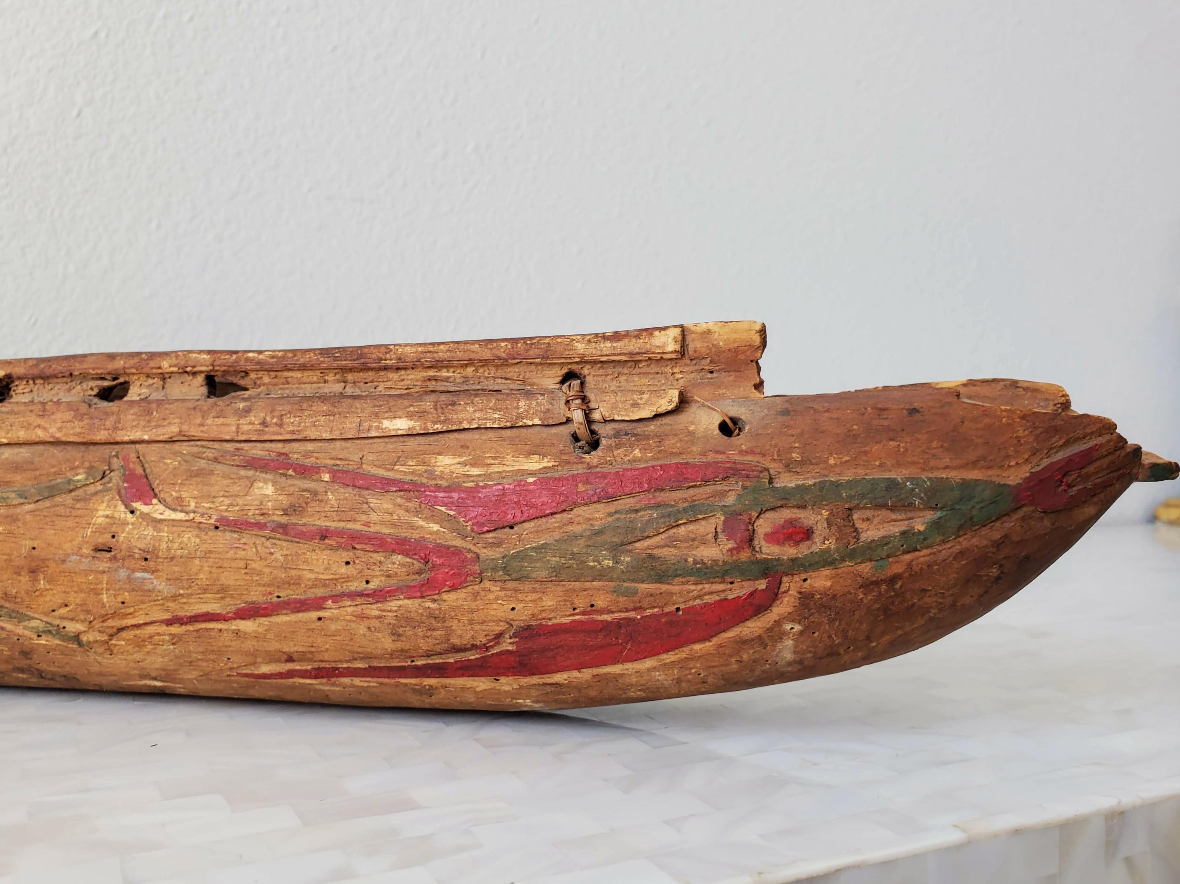 Antique Native American Indigenous Peoples Carved Polychrome Canoe Model  For Sale 4
