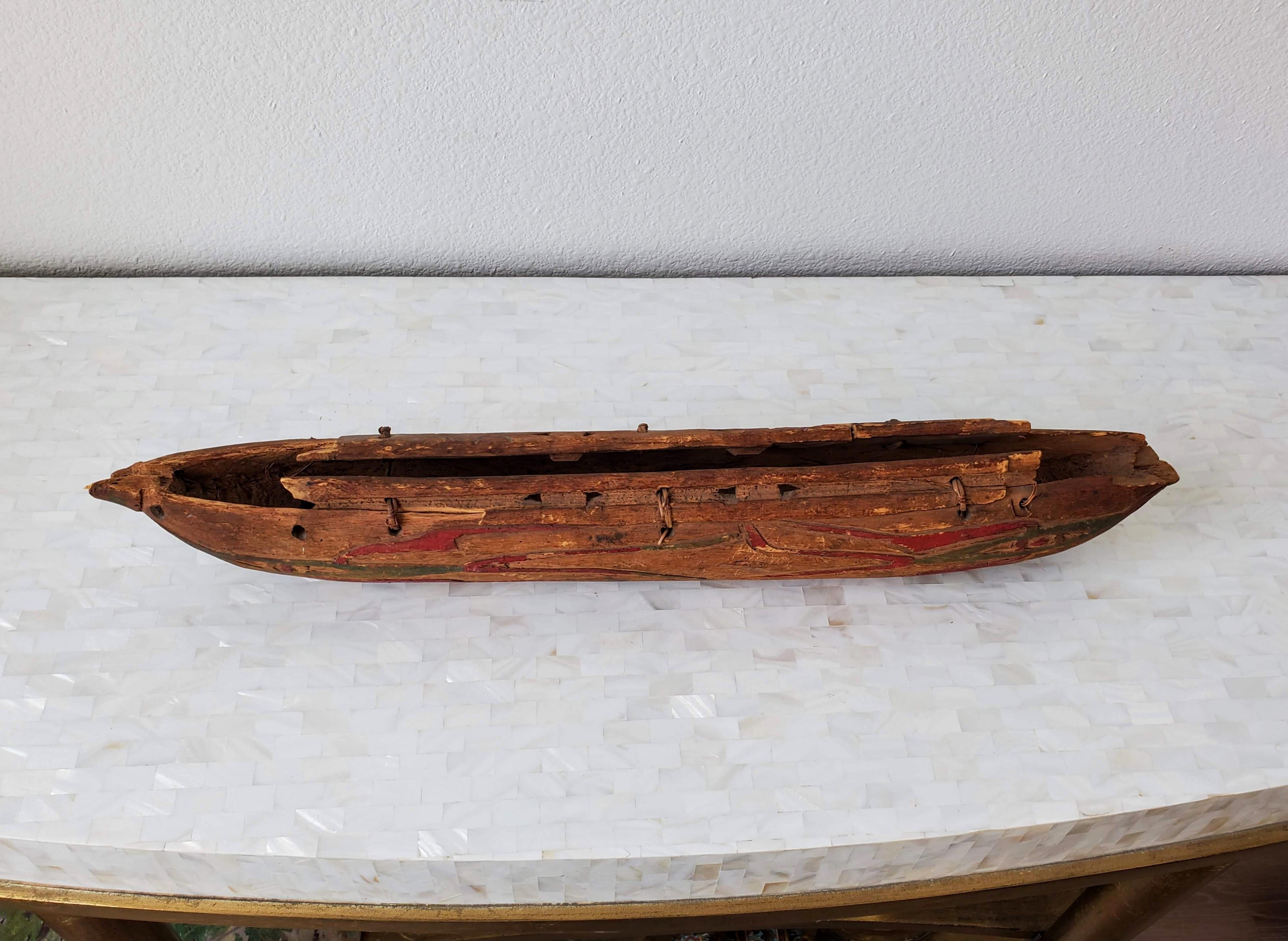 Antique Native American Indigenous Peoples Carved Polychrome Canoe Model  For Sale 6