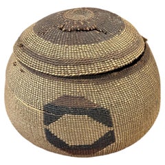 Ancien panier à couvercle amérindien, probablement Umatilla, plateau du fleuve Columbia