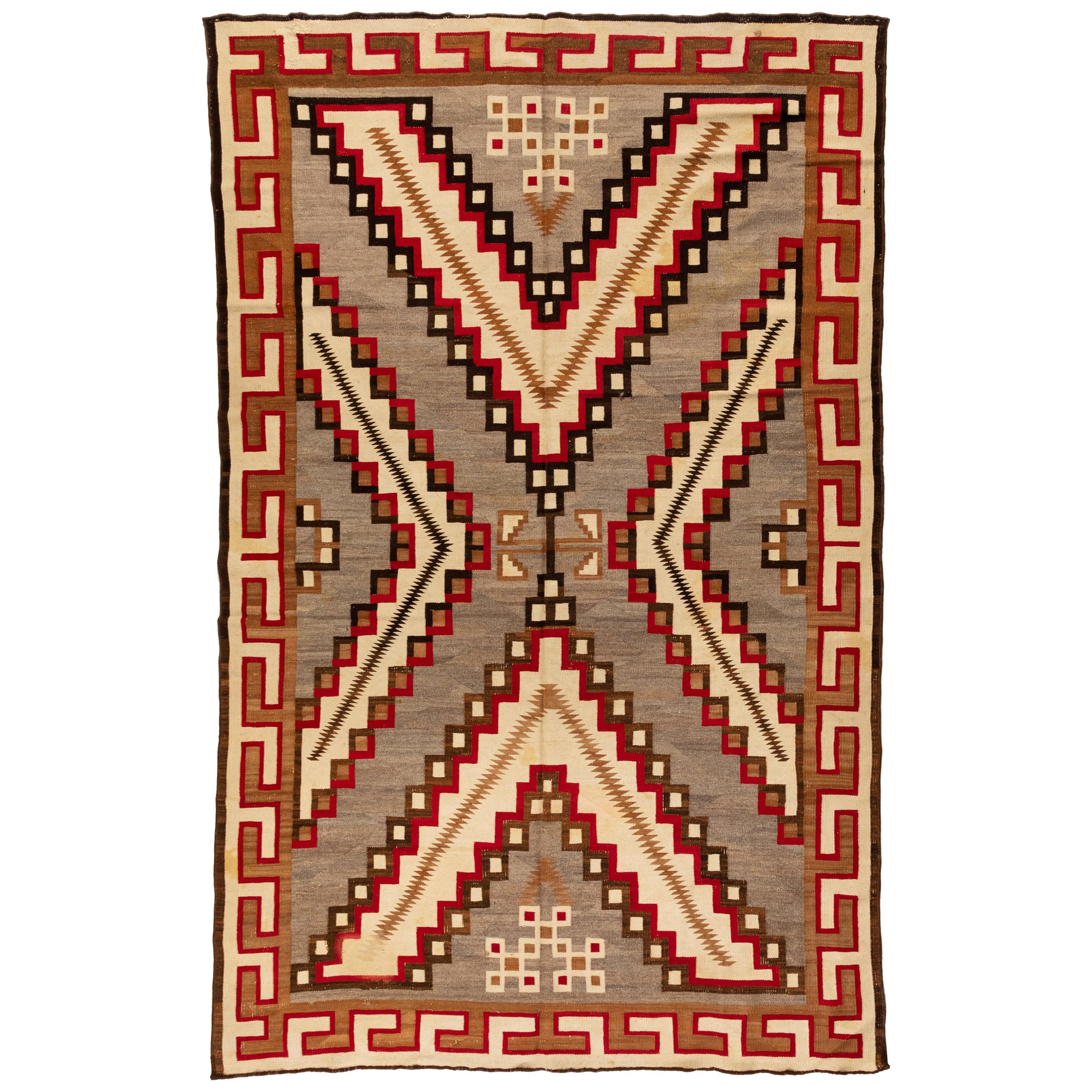 Grand tapis Navajo amérindien ancien géométrique gris et ivoire, vers les années 1920-1930
