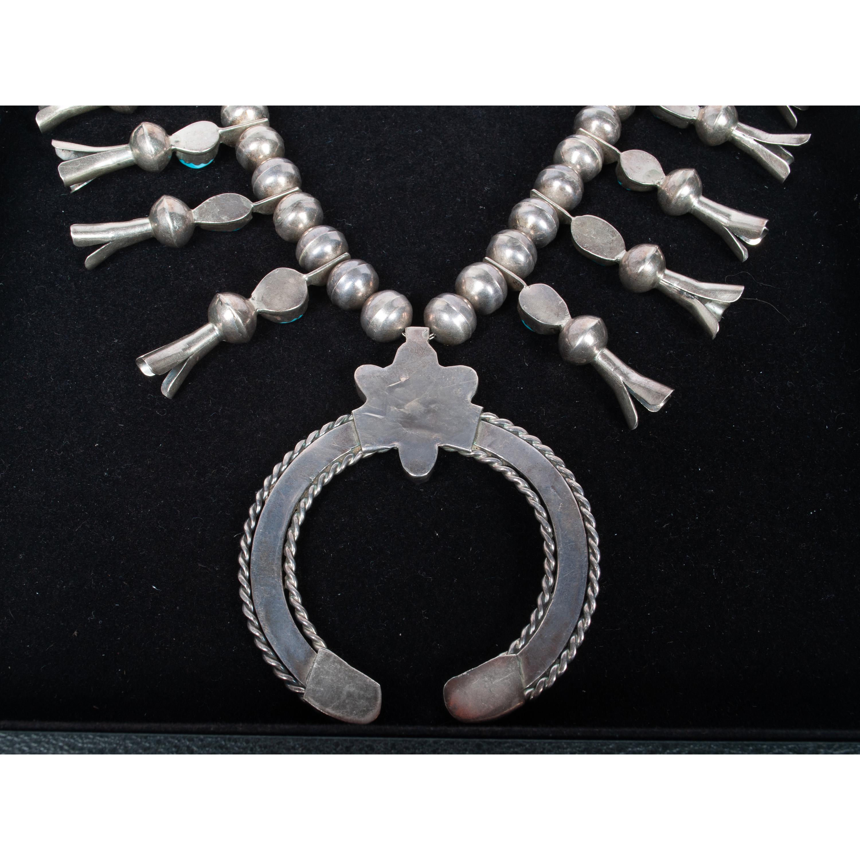 Collar antiguo Navajo nativo americano de plata de ley con flor de calabaza turquesa en venta 3