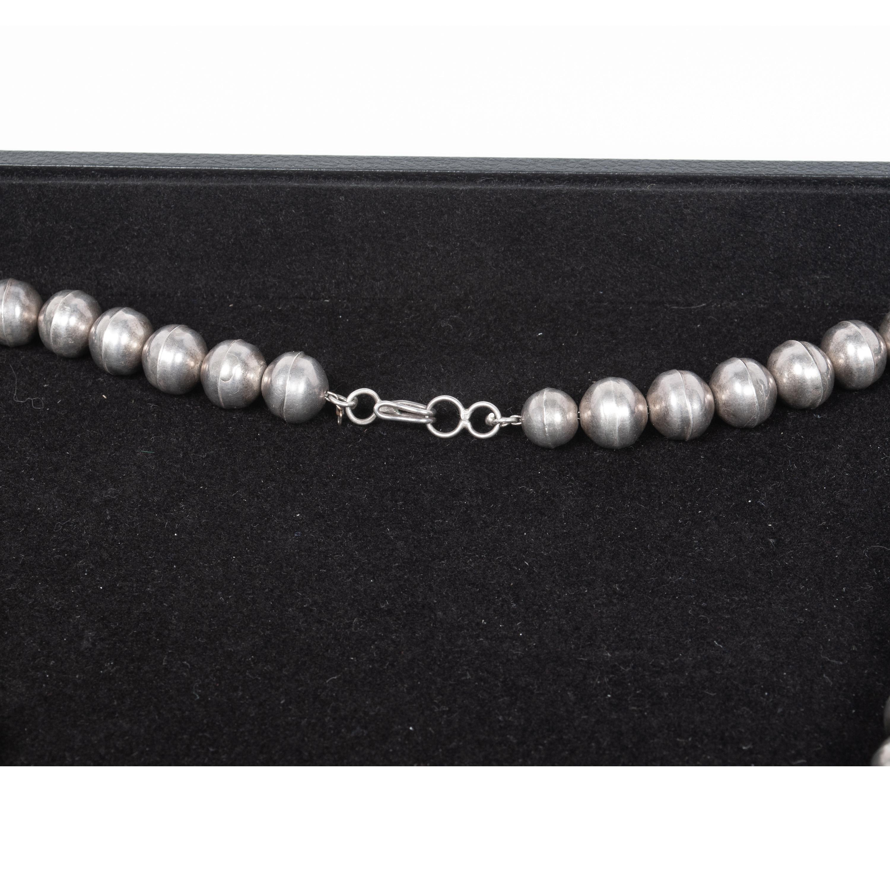 Collar antiguo Navajo nativo americano de plata de ley con flor de calabaza turquesa en venta 4