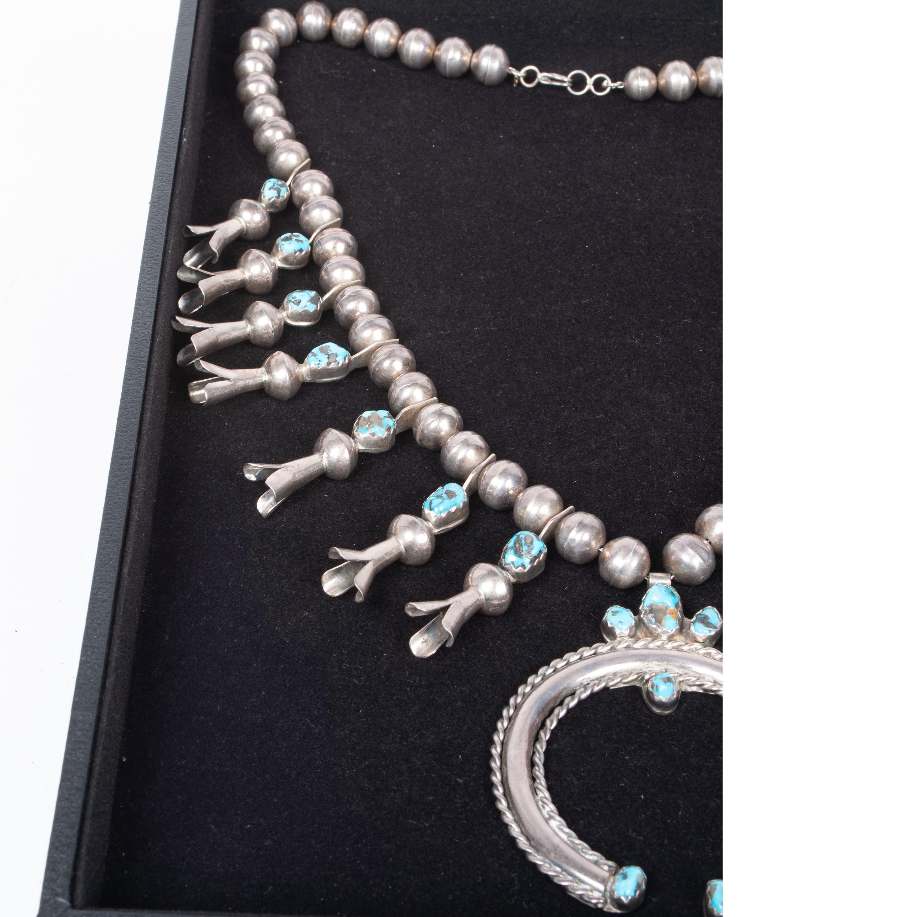 Collar antiguo Navajo nativo americano de plata de ley con flor de calabaza turquesa nativo estadounidense en venta