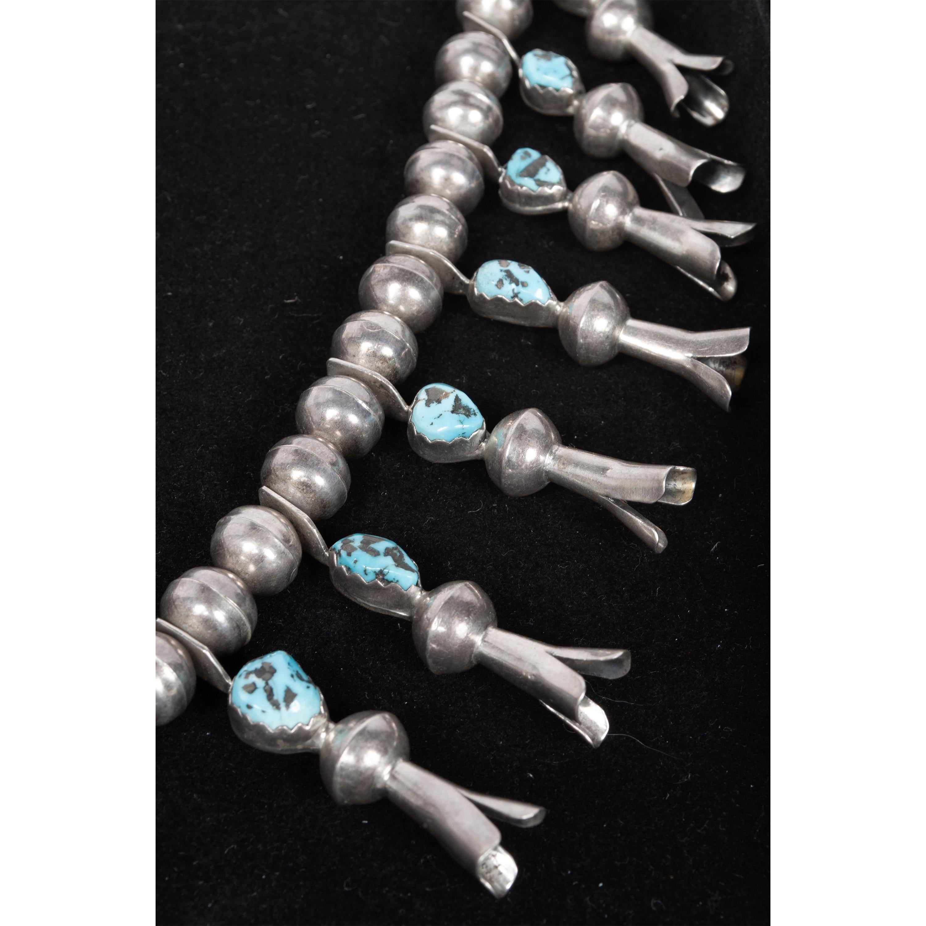 Collar antiguo Navajo nativo americano de plata de ley con flor de calabaza turquesa principios del siglo XX en venta