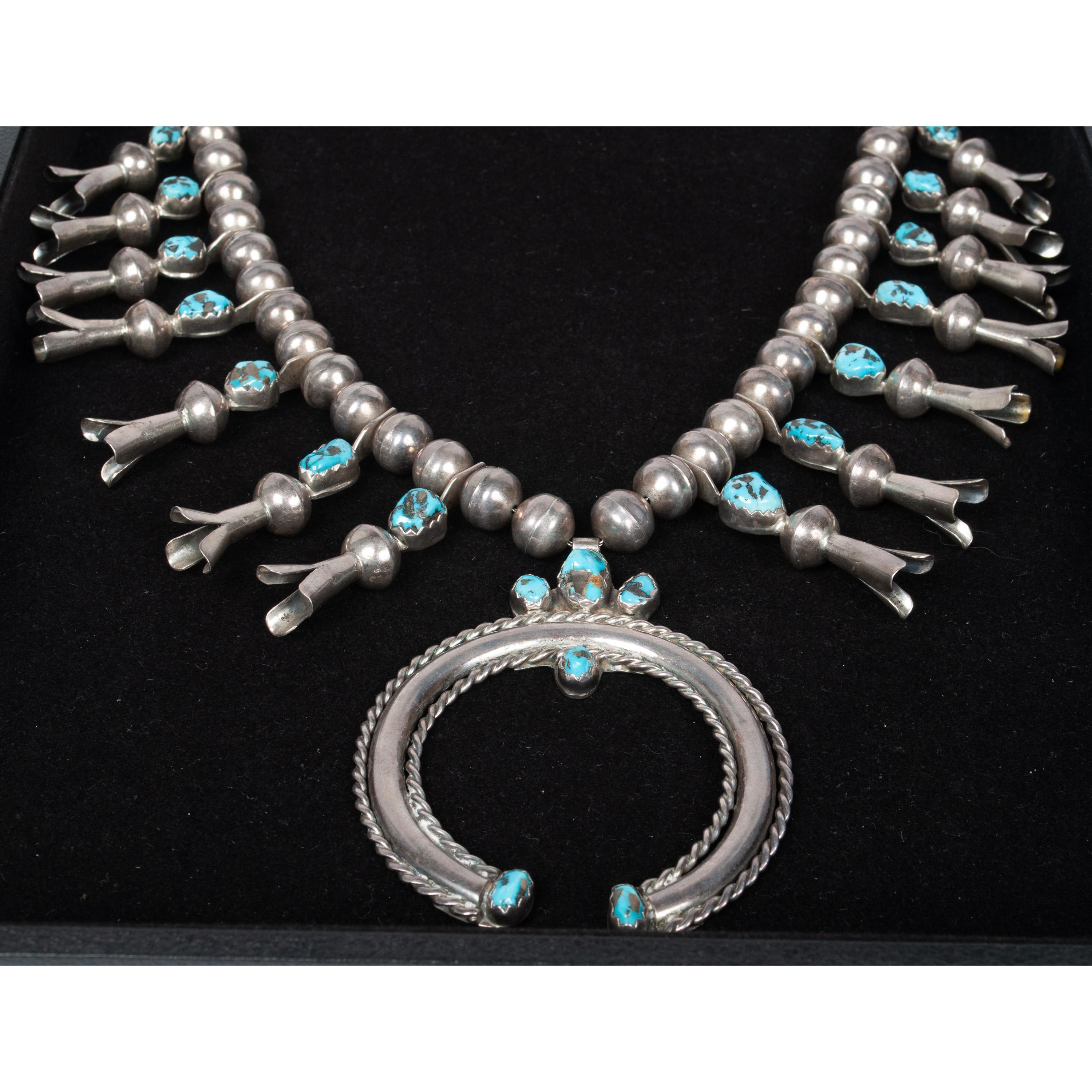 Collar antiguo Navajo nativo americano de plata de ley con flor de calabaza turquesa en venta 1