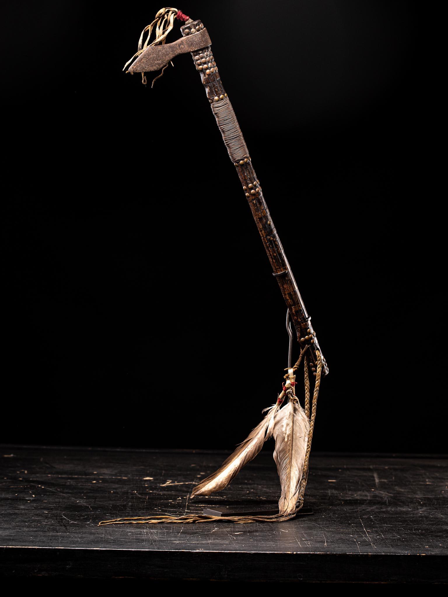 Antique Native American Plain indians Tomahawk , 19th C . In Good Condition For Sale In Leuven , BE