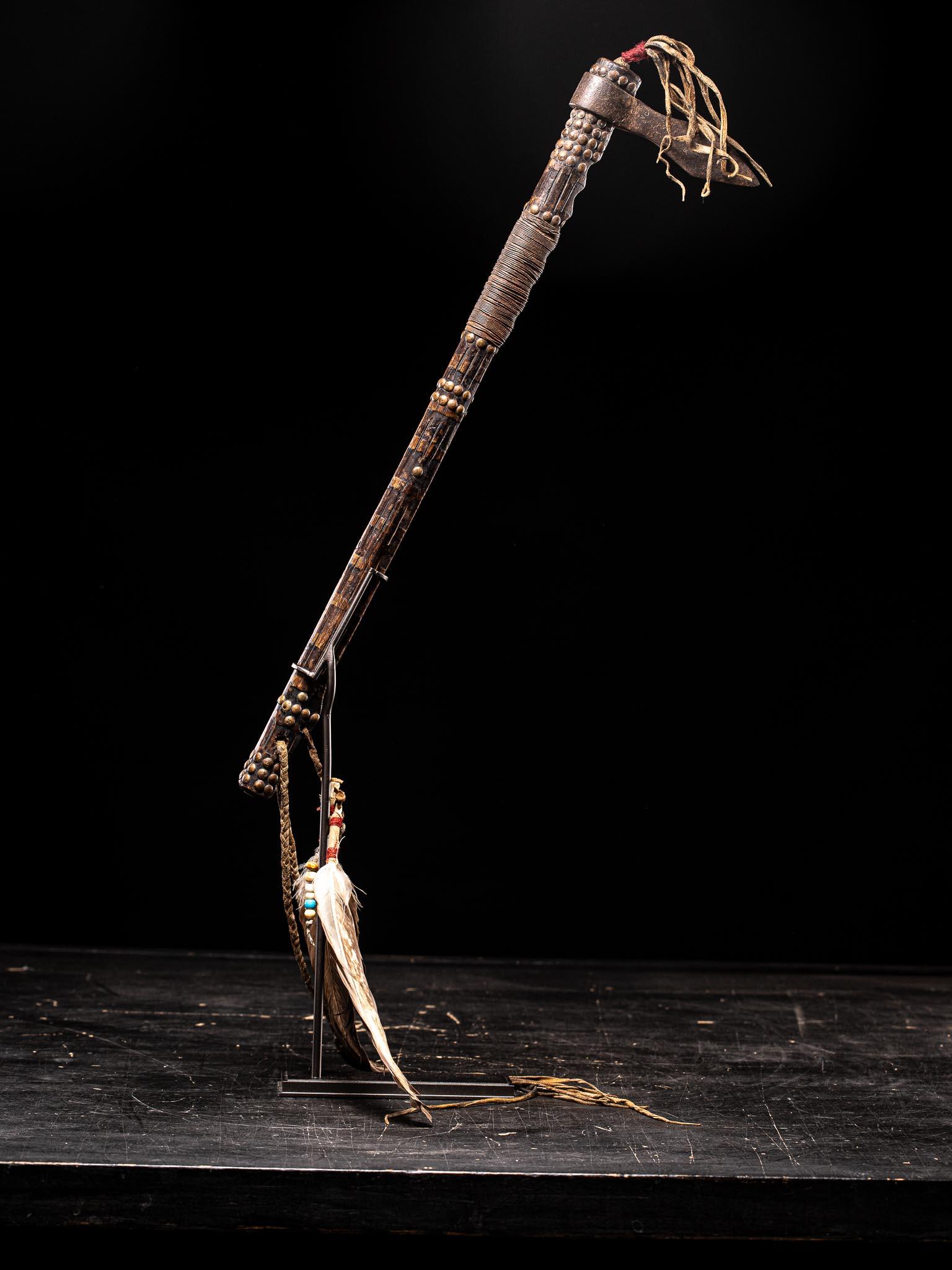 Antique Native American Plain indians Tomahawk , 19th C . For Sale 2