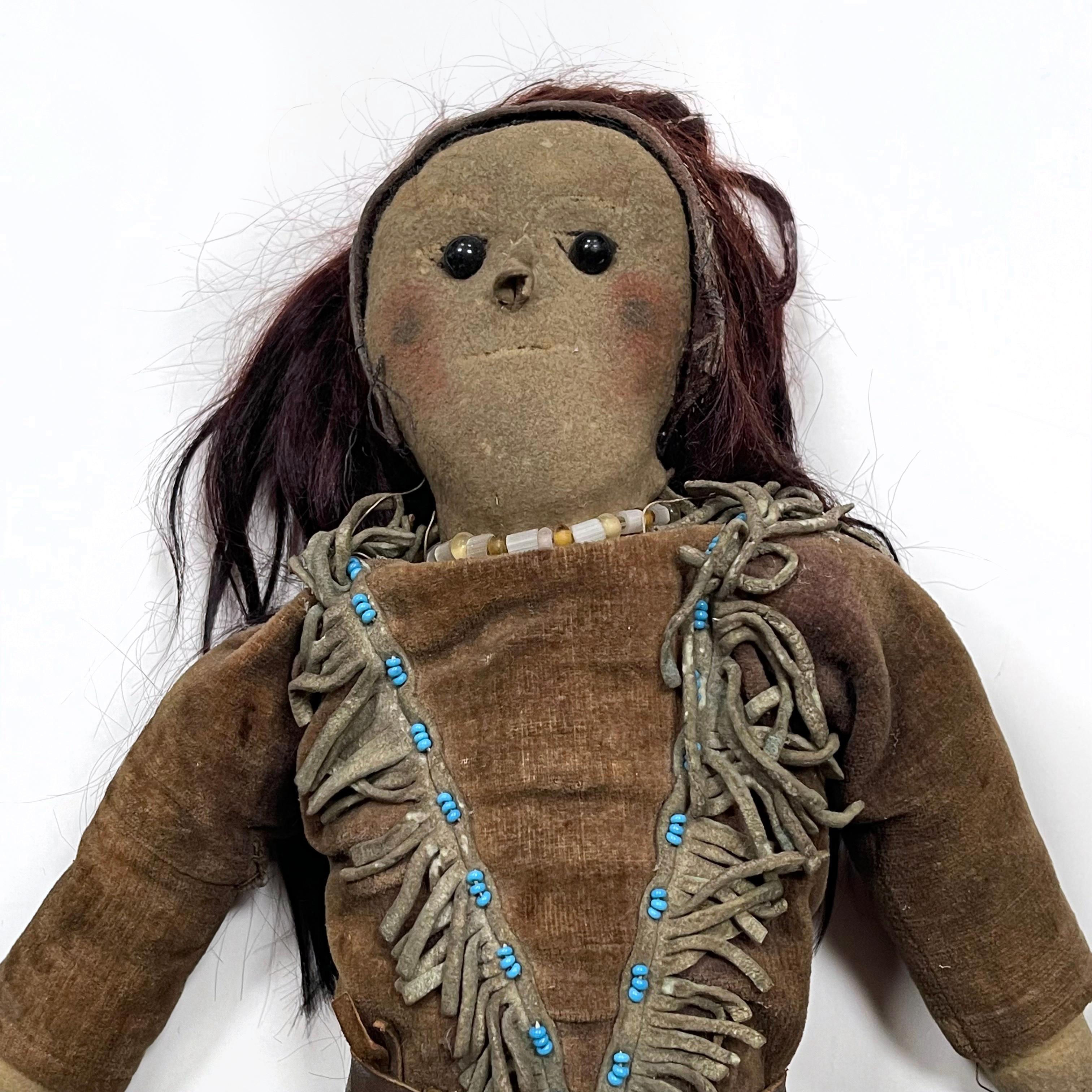 Antique Native American Plains Indian Doll In Good Condition For Sale In Highland, IN