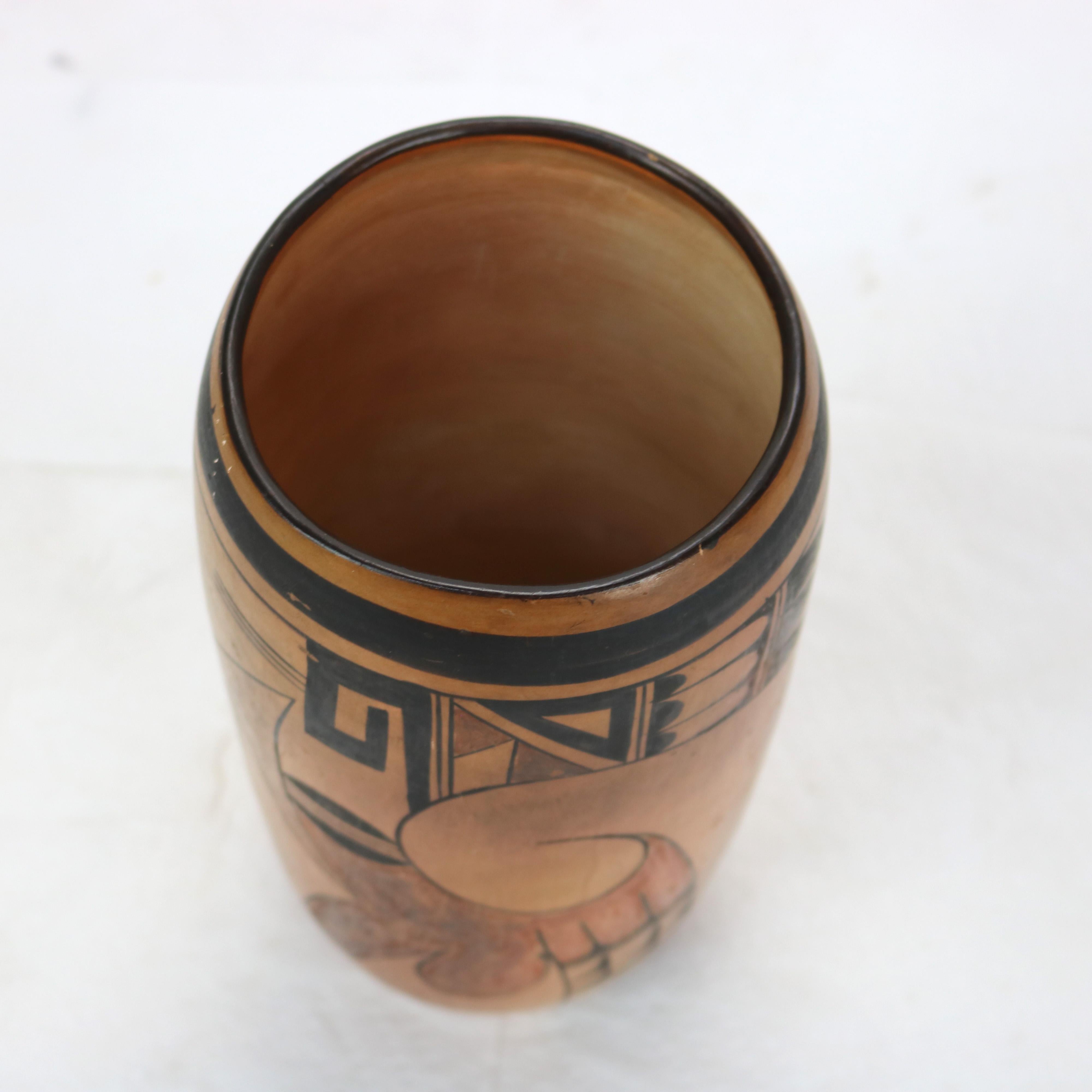 XX secolo Antico vaso in ceramica Pueblo del sud-ovest americano, firmato, C1920 in vendita