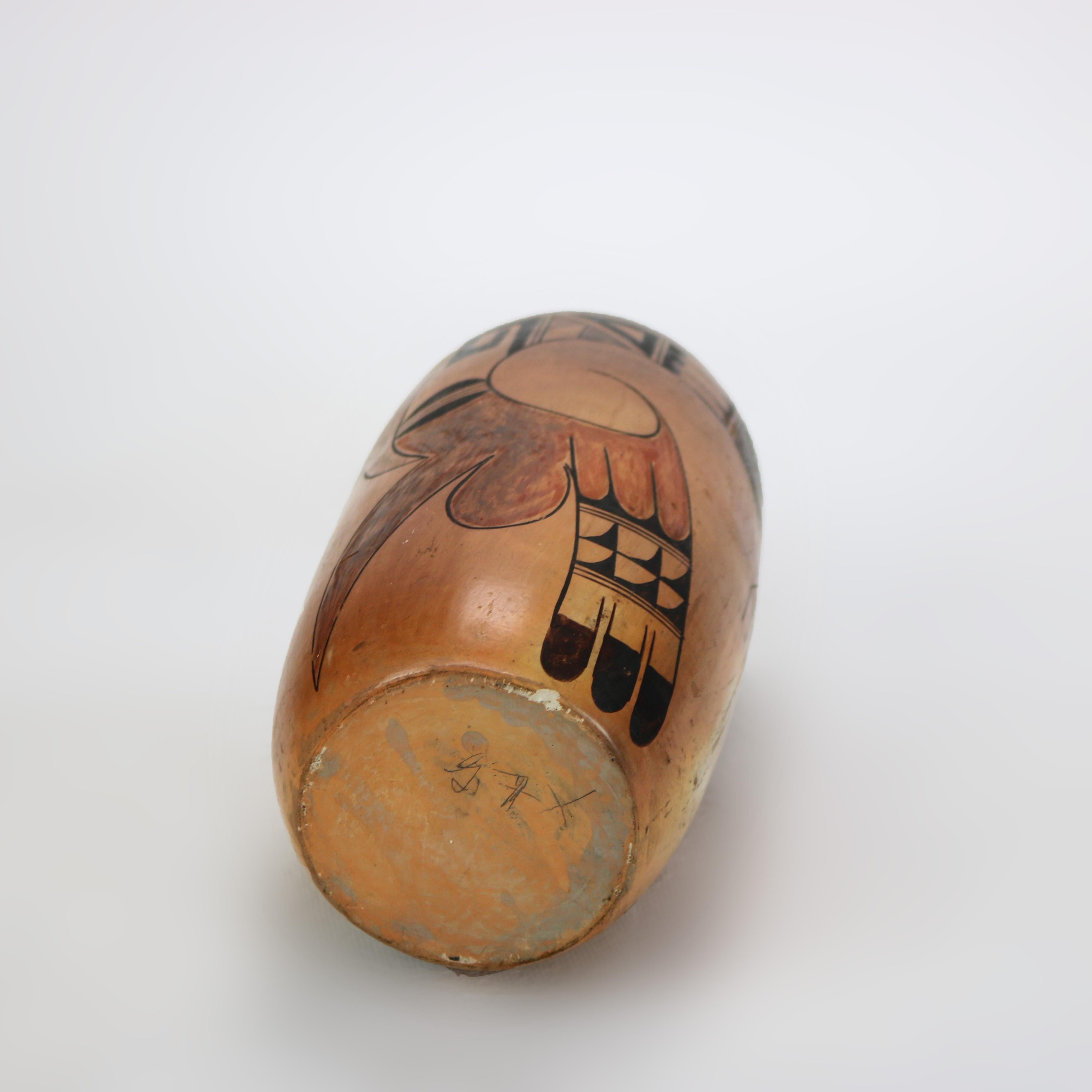 Terracotta Antico vaso in ceramica Pueblo del sud-ovest americano, firmato, C1920 in vendita