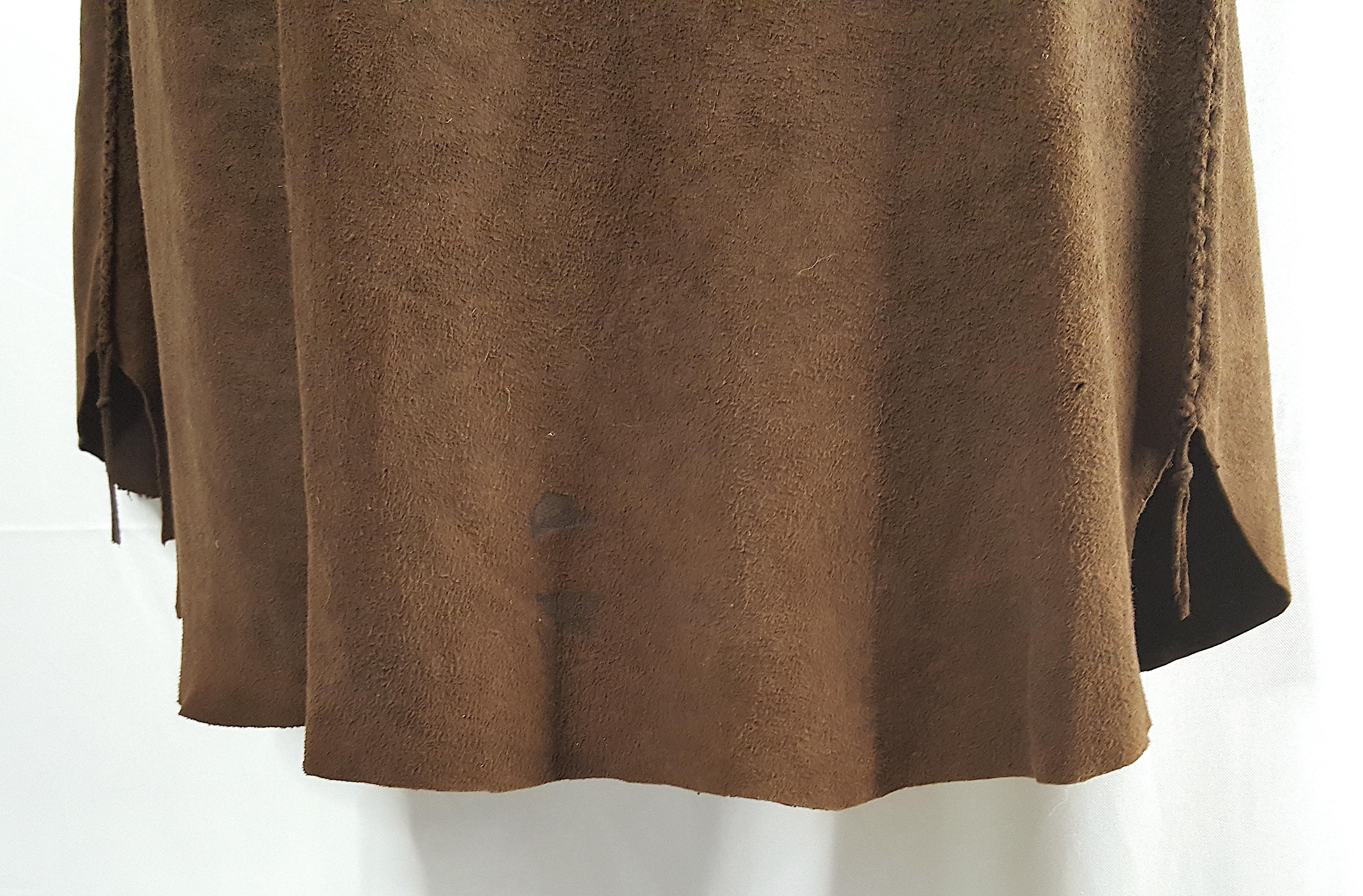 Antiquities cuir amérindienTressesCourroiesEncolure Robe sans manches en peau en vente 4