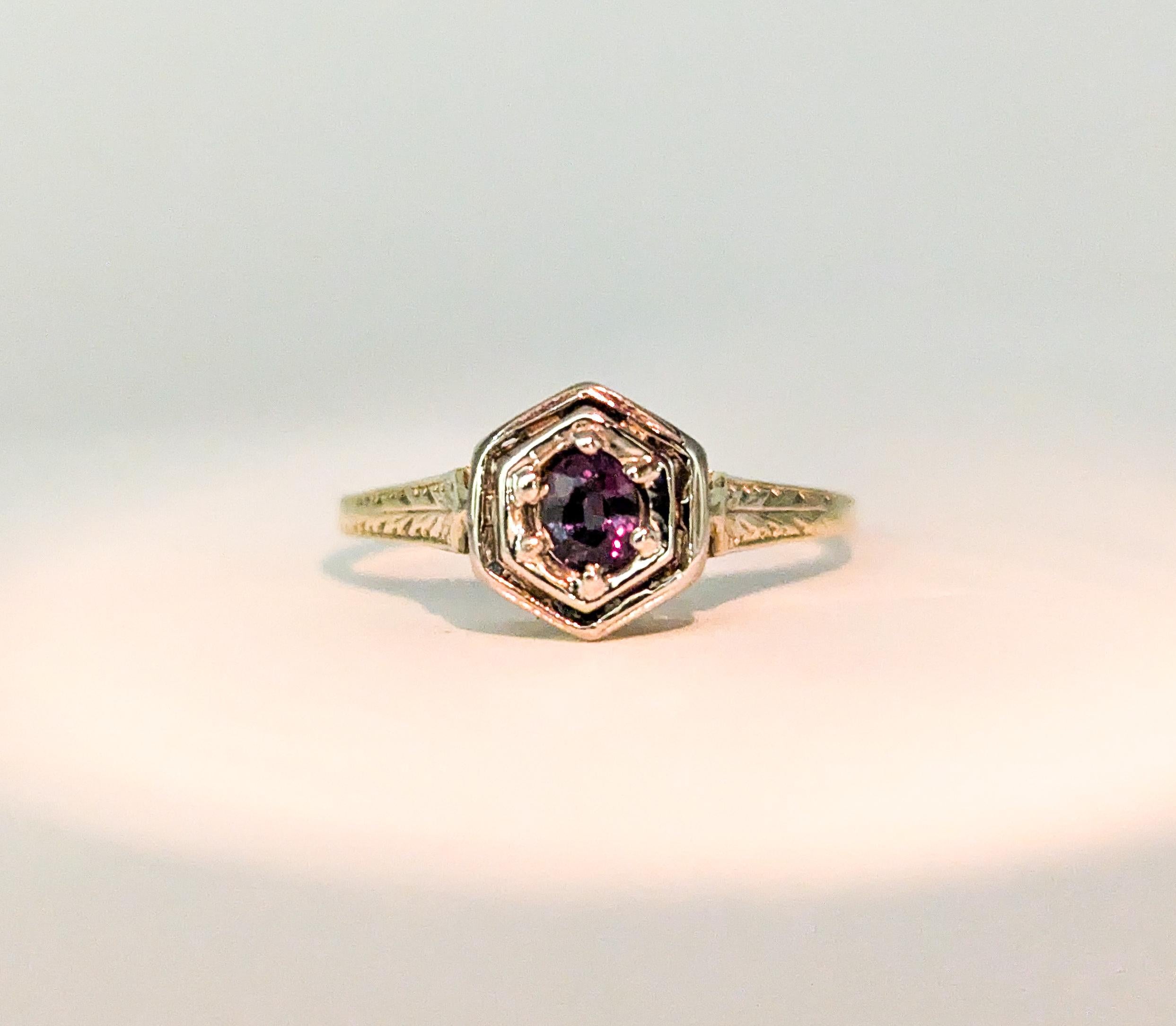 Antique Natural Alexandrite Ring in Yellow Gold For Sale 5