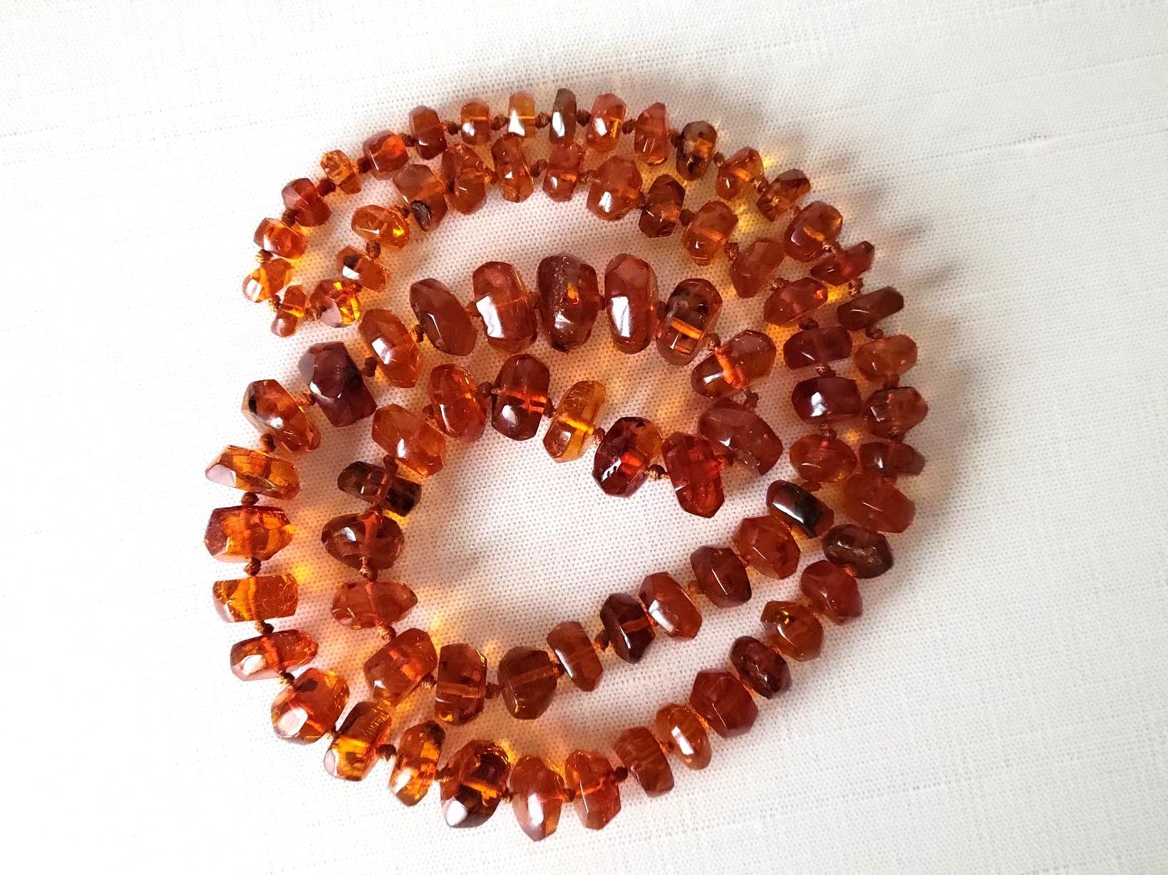 We present to you a magnificent long necklace made of natural Baltic amber. It measures 35 inches long, with bead sizes ranging from 9.5 to 20 mm. The total weight is 86 grams. The beads are not round but skillfully cut and polished, giving the
