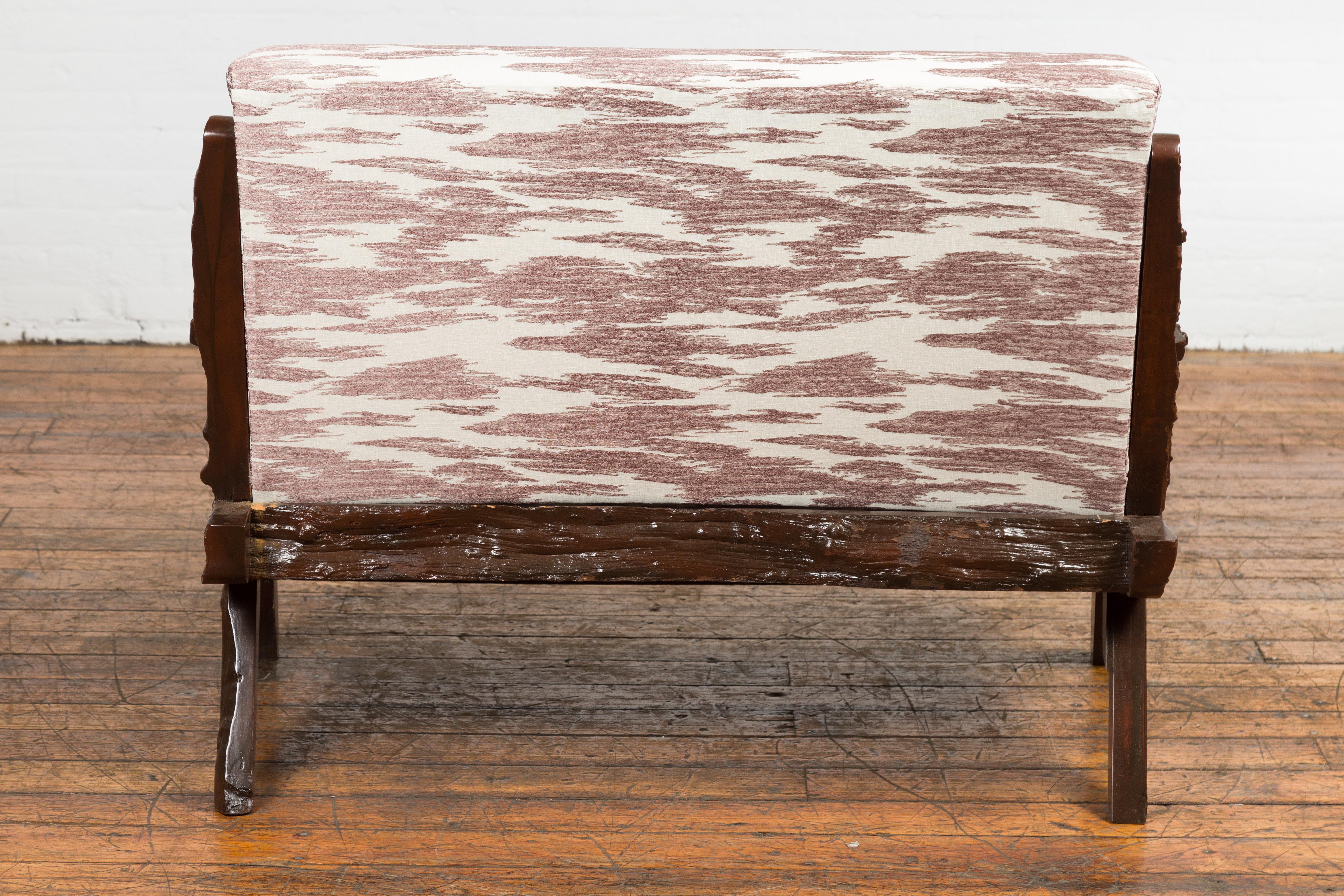 Plateau à bords naturels antique avec tapisserie sur mesure et caractère rustique en vente 9