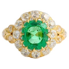 Bague cocktail antique à double halo, avec émeraude naturelle et diamants — Époque victorienne