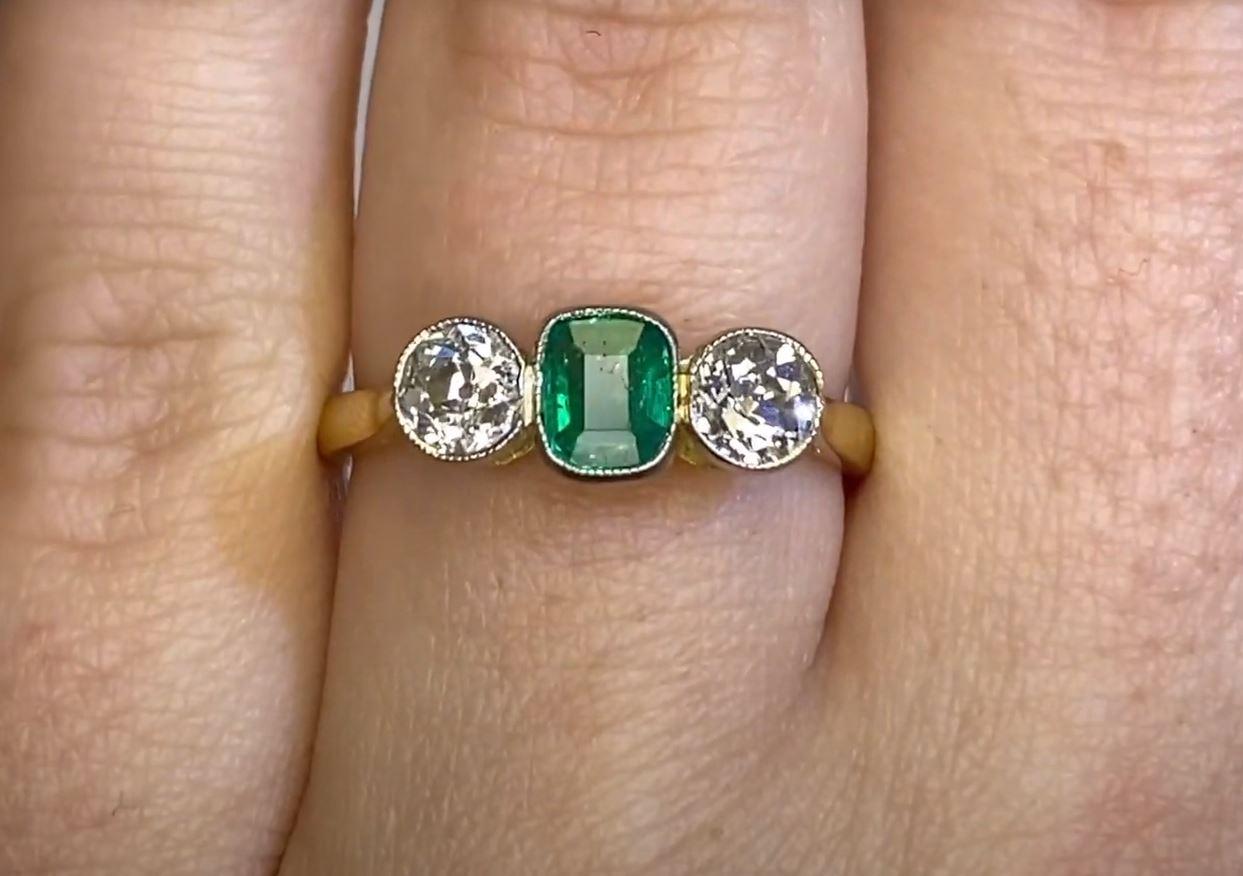 Antique Natural Emerald & Diamond Engagement Ring, 18k Yellow Gold & Platinum In Excellent Condition For Sale In New York, NY